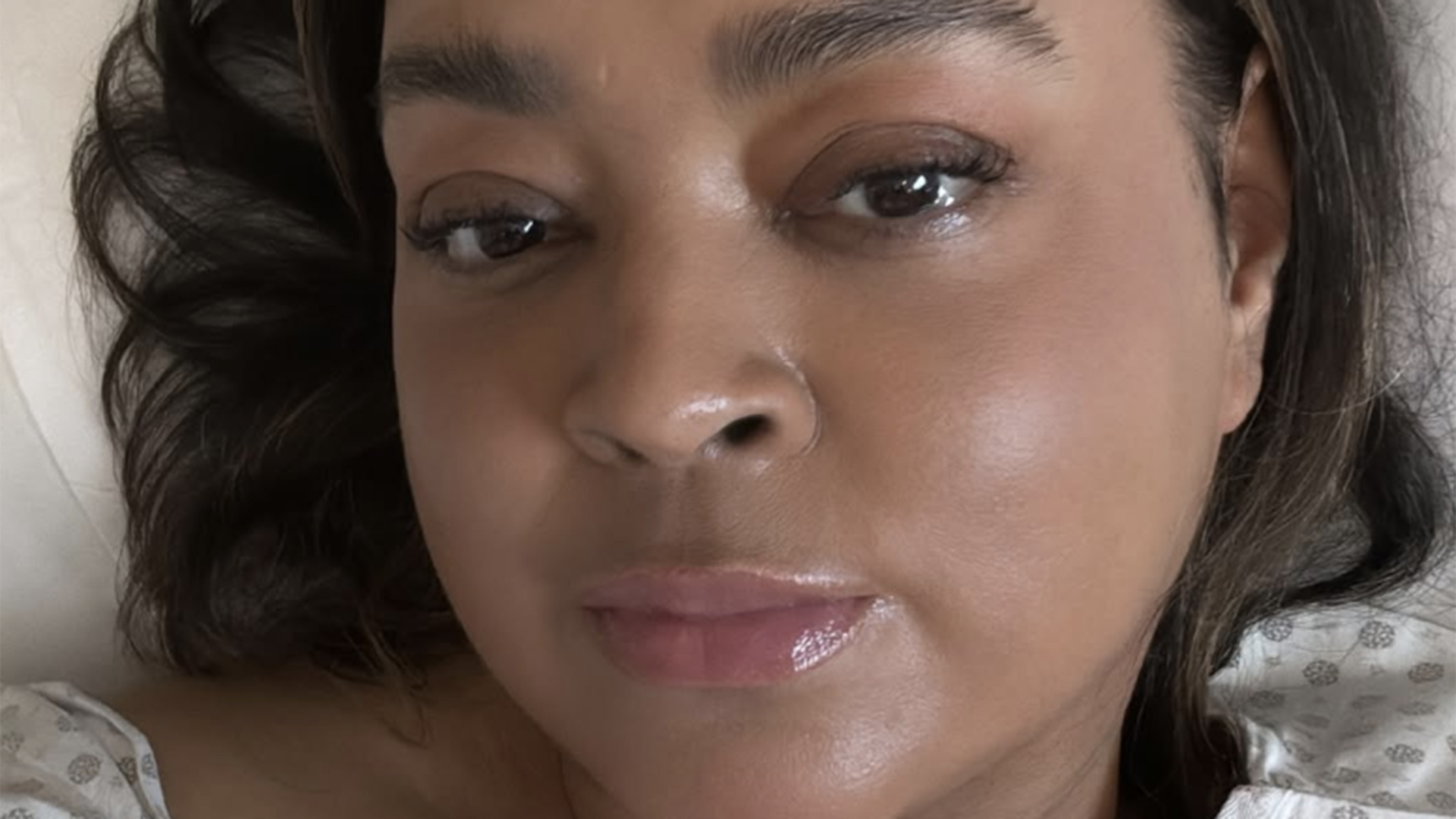Preta Gil exibe nova selfie no hospital após dar atualização sobre sua saúde
