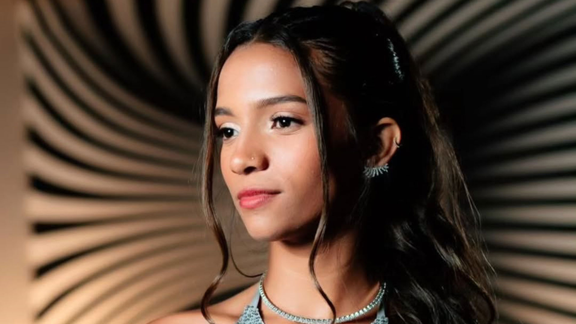 Rayssa Leal comemora 17 anos com festa de aniversário luxuosa