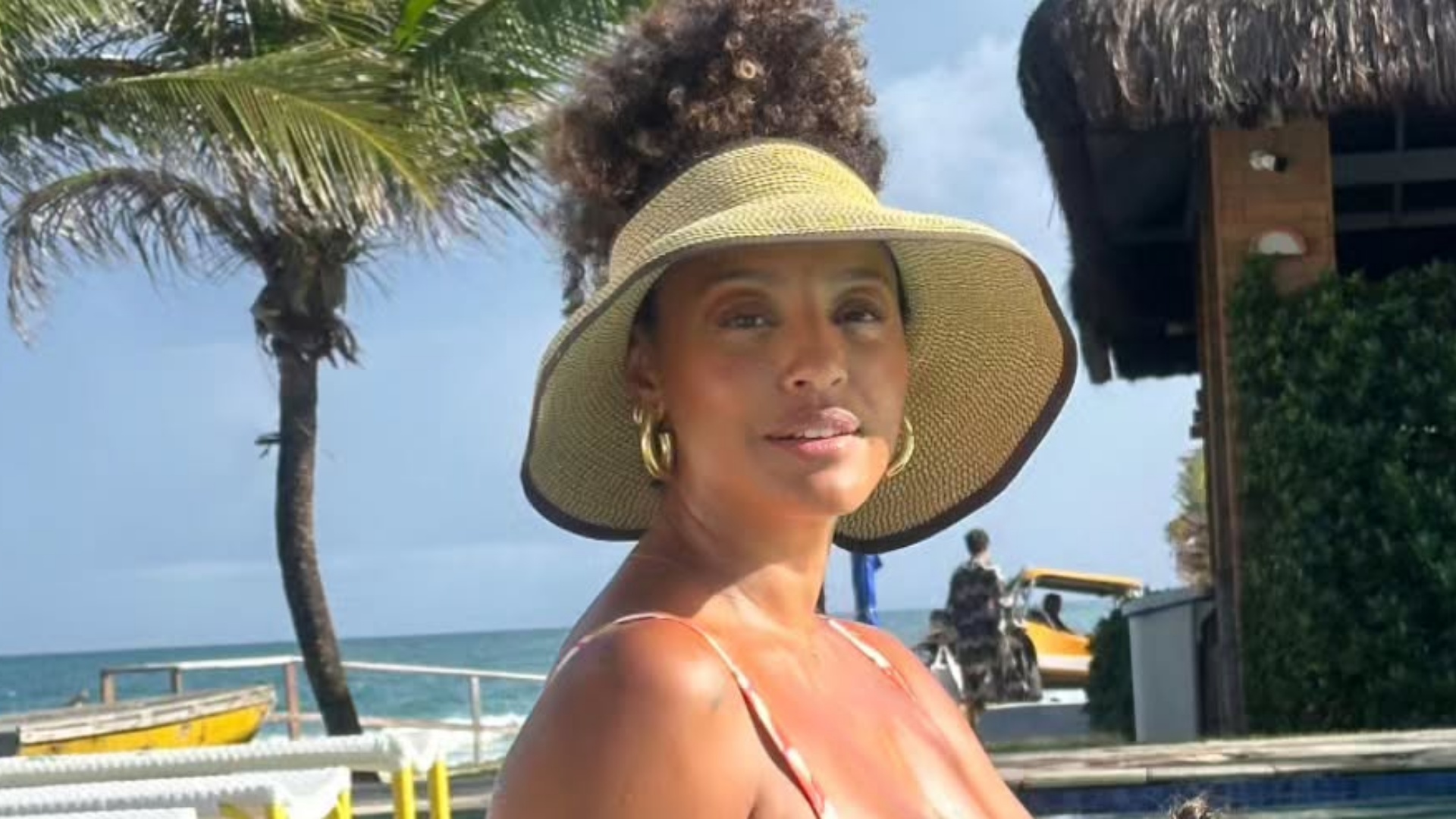 Sheron Menezzes chama atenção ao posar agarradinha com o marido: ‘Perfeitos’