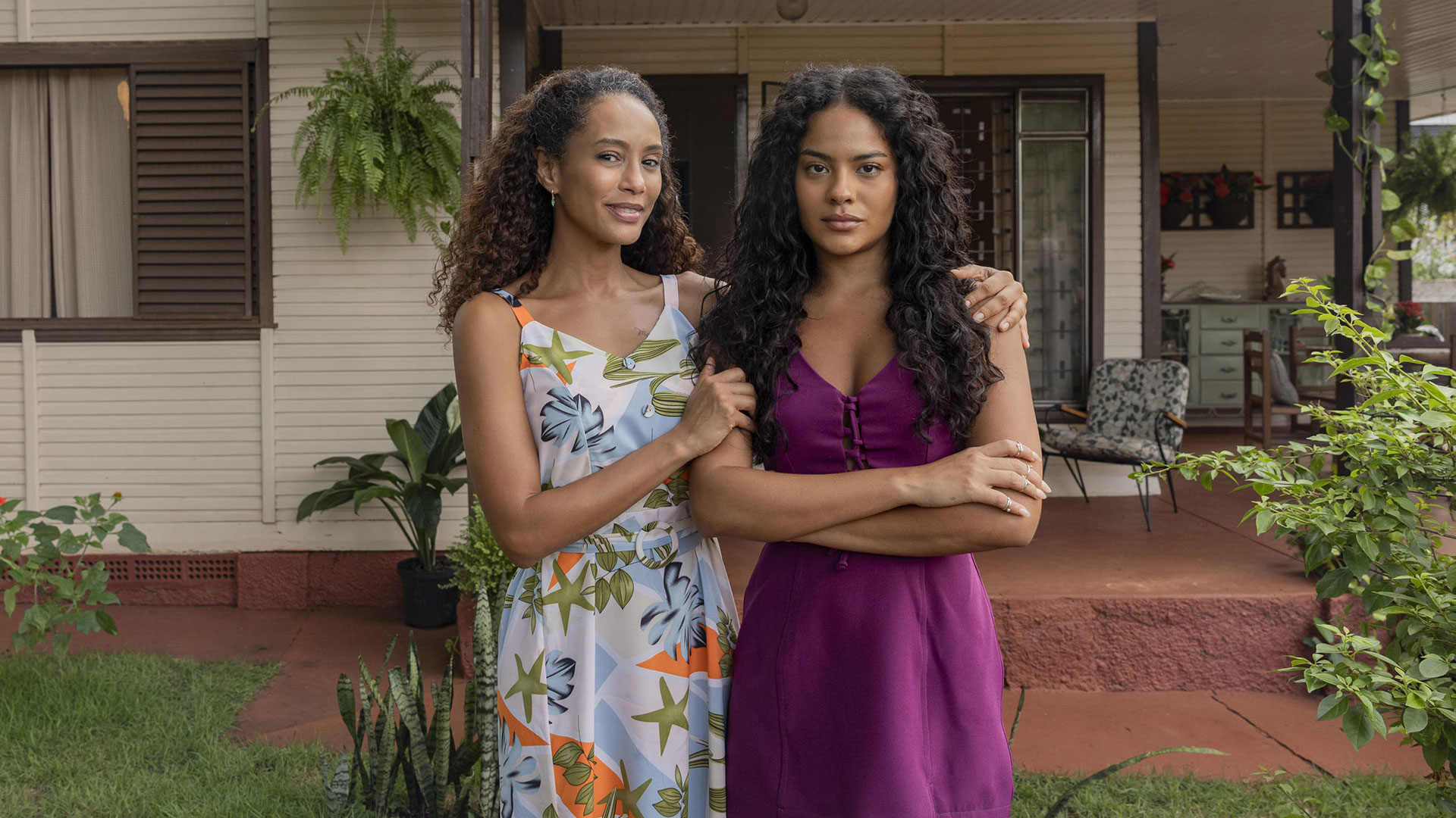 Globo divulga primeira imagem de Taís Araujo e Bella Campos em Vale Tudo