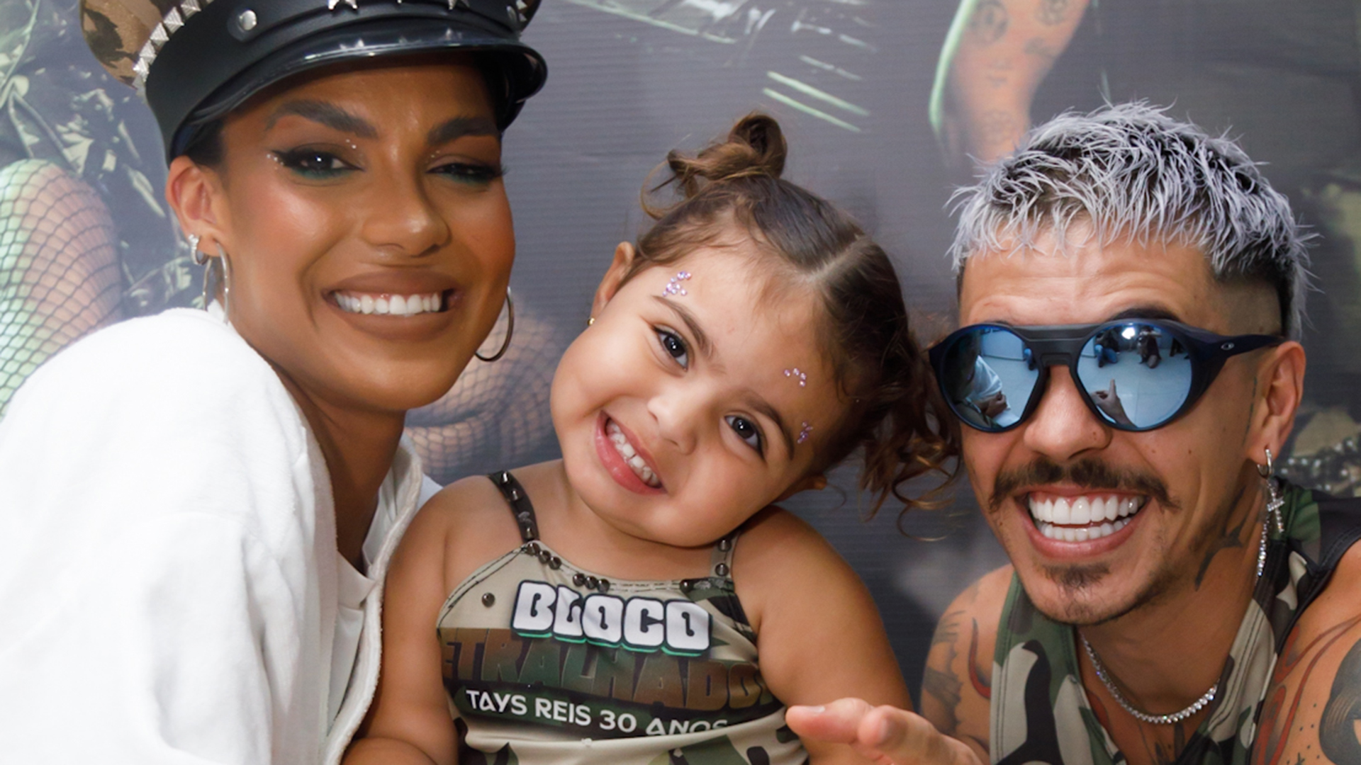 Filha de Tays Reis e Biel rouba a cena em show da mãe em SP