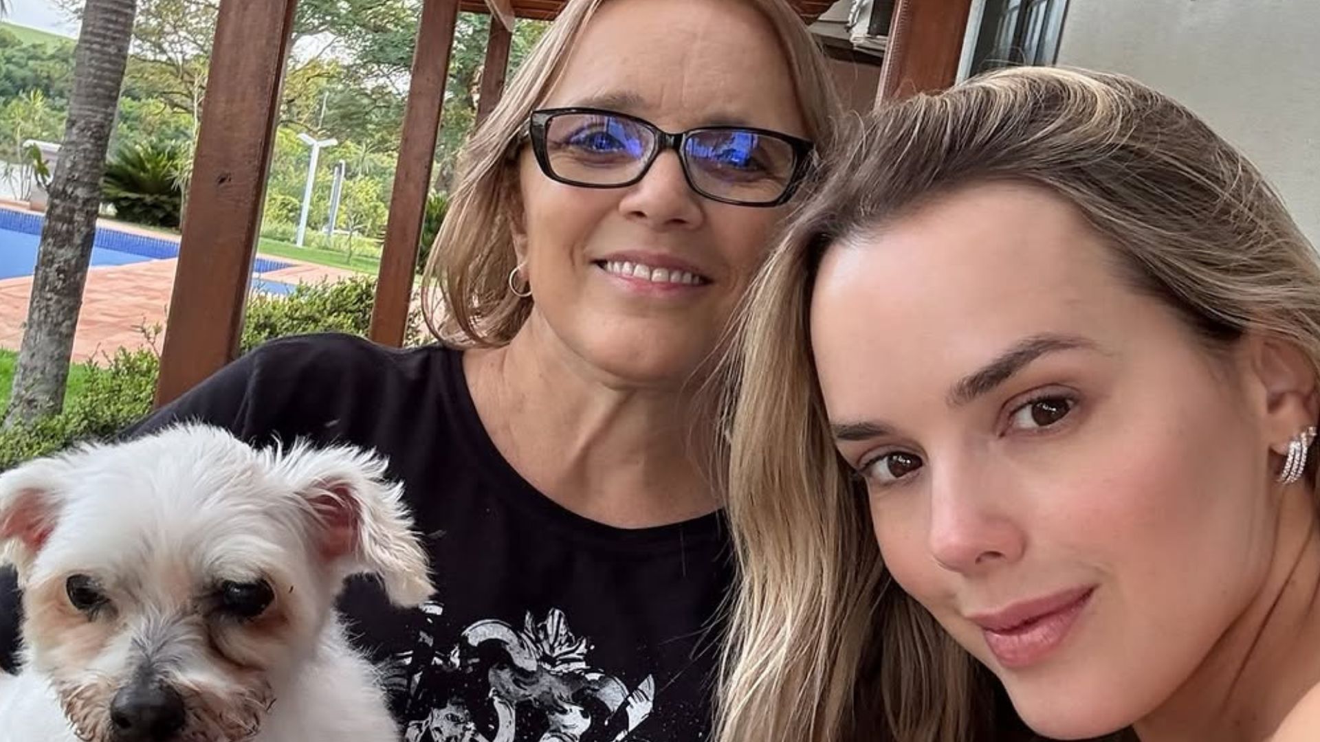 Thaeme presta homenagem especial no aniversário da mãe