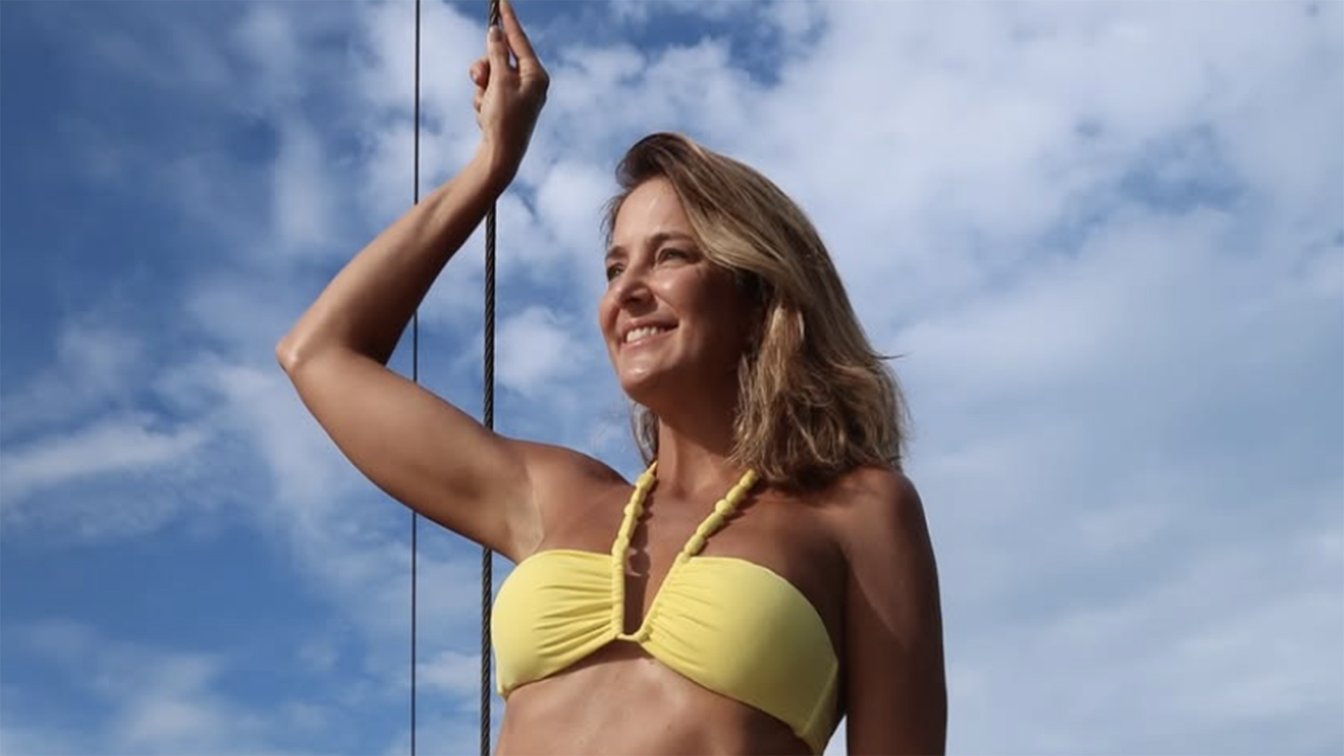 Ticiane Pinheiro exibe boa forma em fotos de ‘frente e verso’