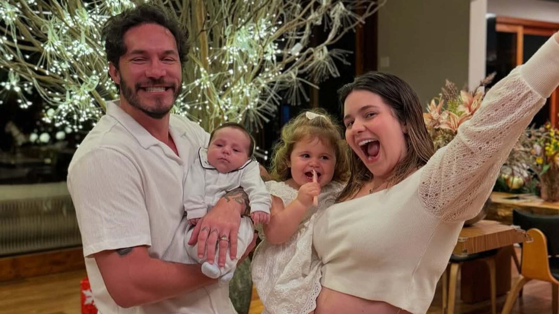 Viih Tube e Eliezer mostram semelhança com os filhos: ‘Clone nos braços’