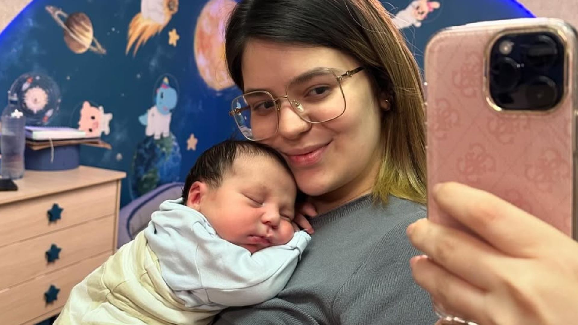 Viih Tube compara fotos dos filhos e questiona seguidores: “Se parecem?”