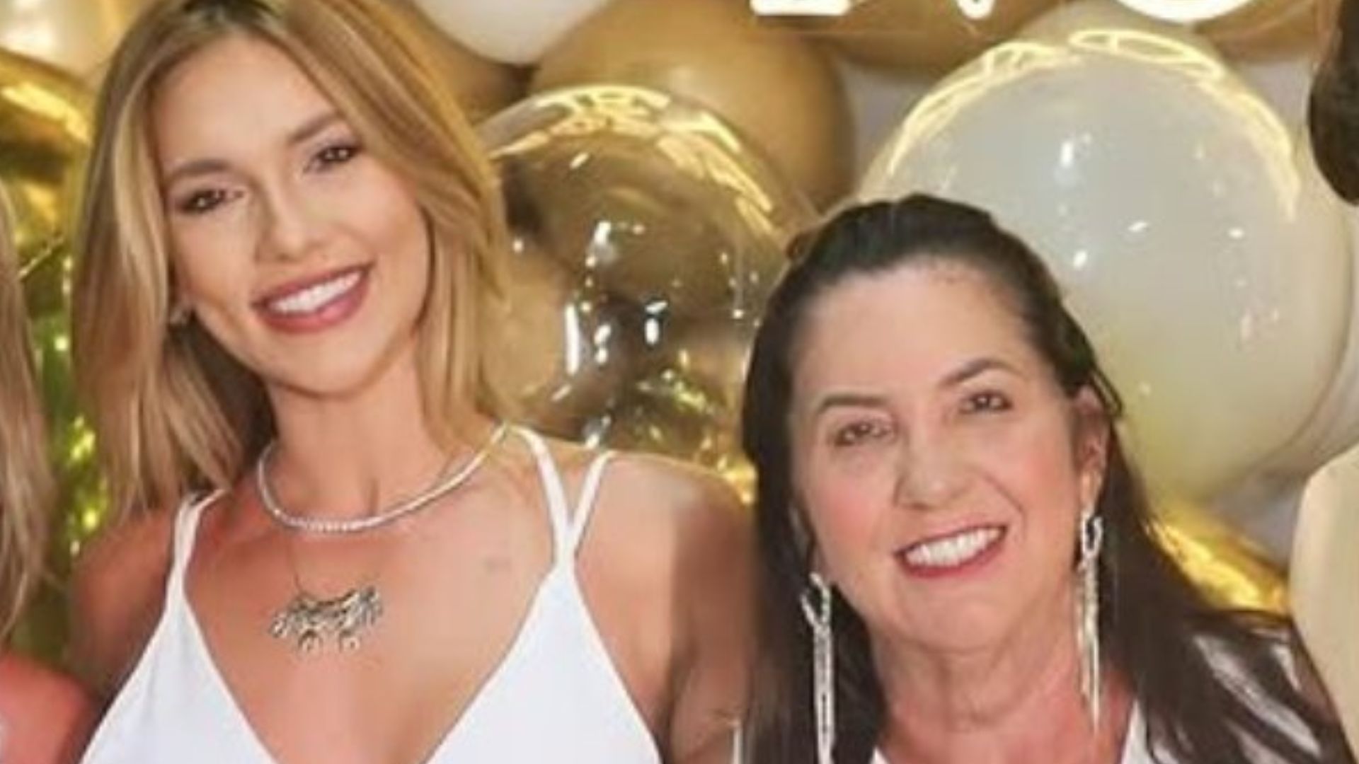 Viúva, mãe de Virginia marca jantar romântico e deixa a filha nervosa