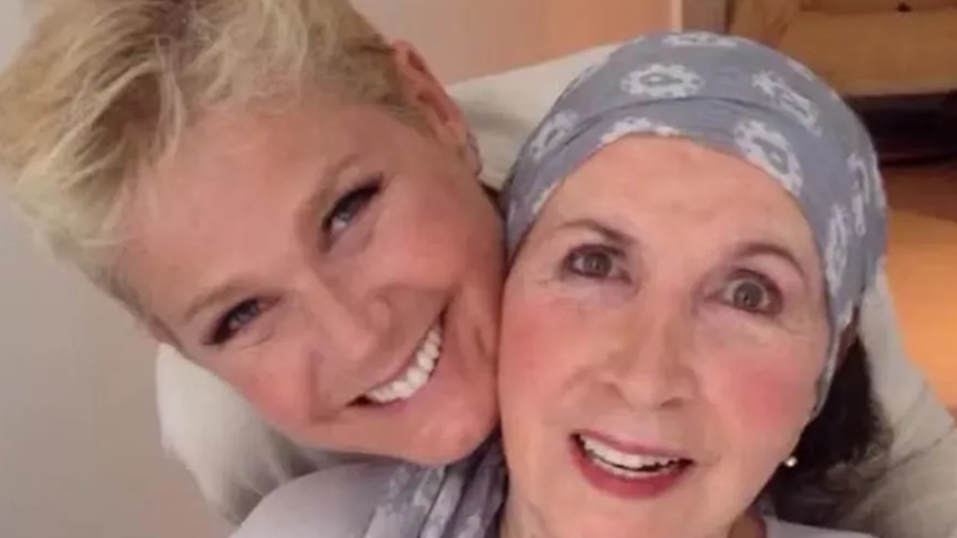 Xuxa homenageia a mãe no dia em que completaria 88 anos: ‘Com muita saudade’