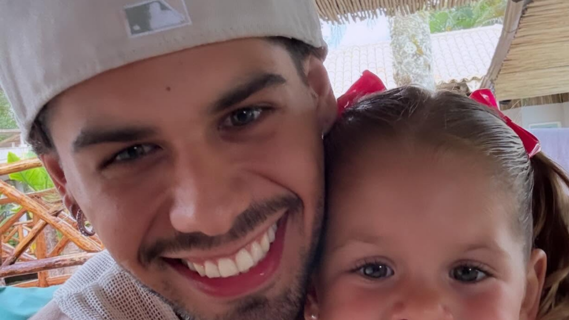 Zé Felipe posa com Maria Flor e semelhança impressiona: ‘A cara do pai’