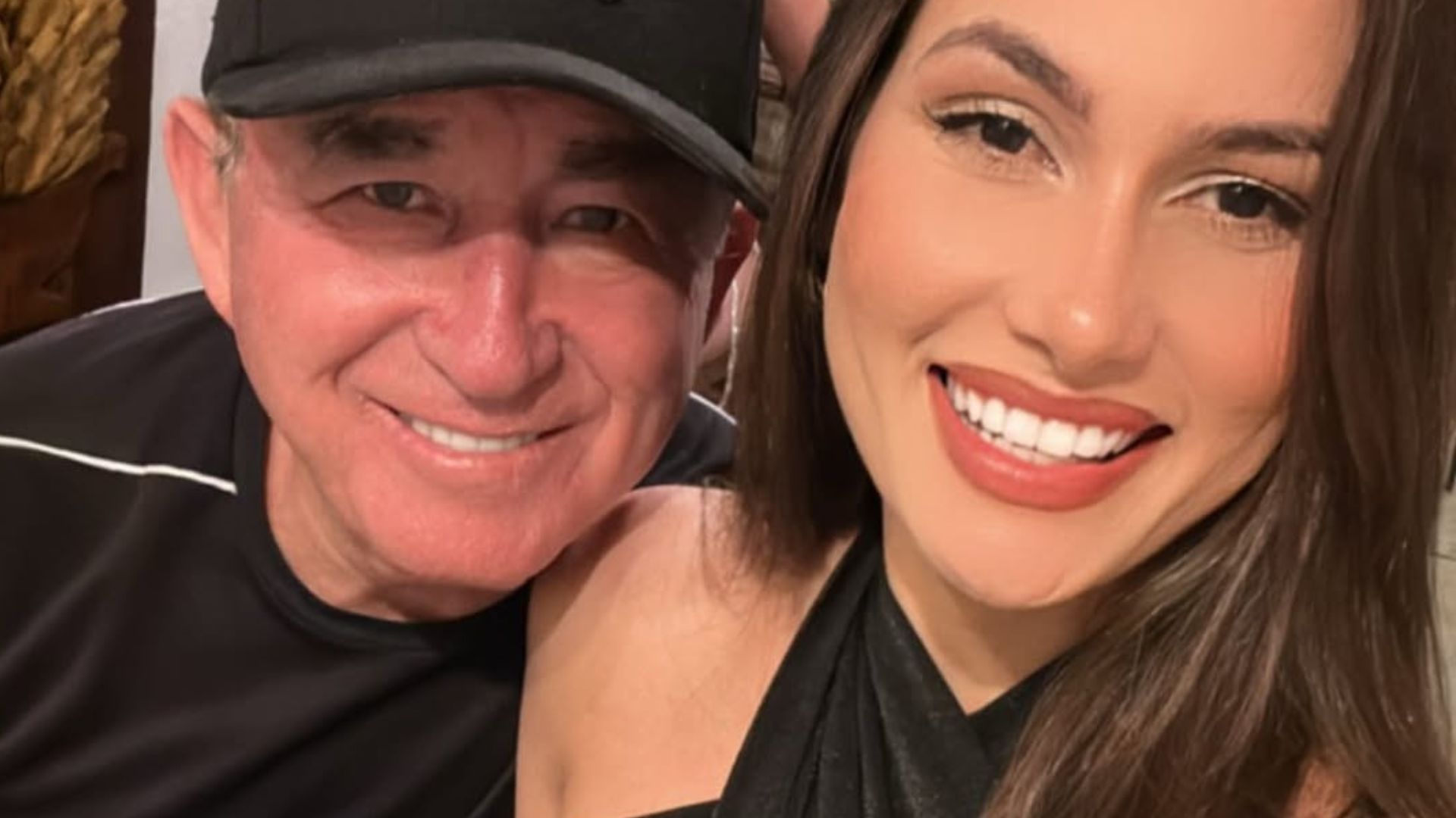 Amado Batista ganha homenagem especial da namorada: ‘Olhar sincero’