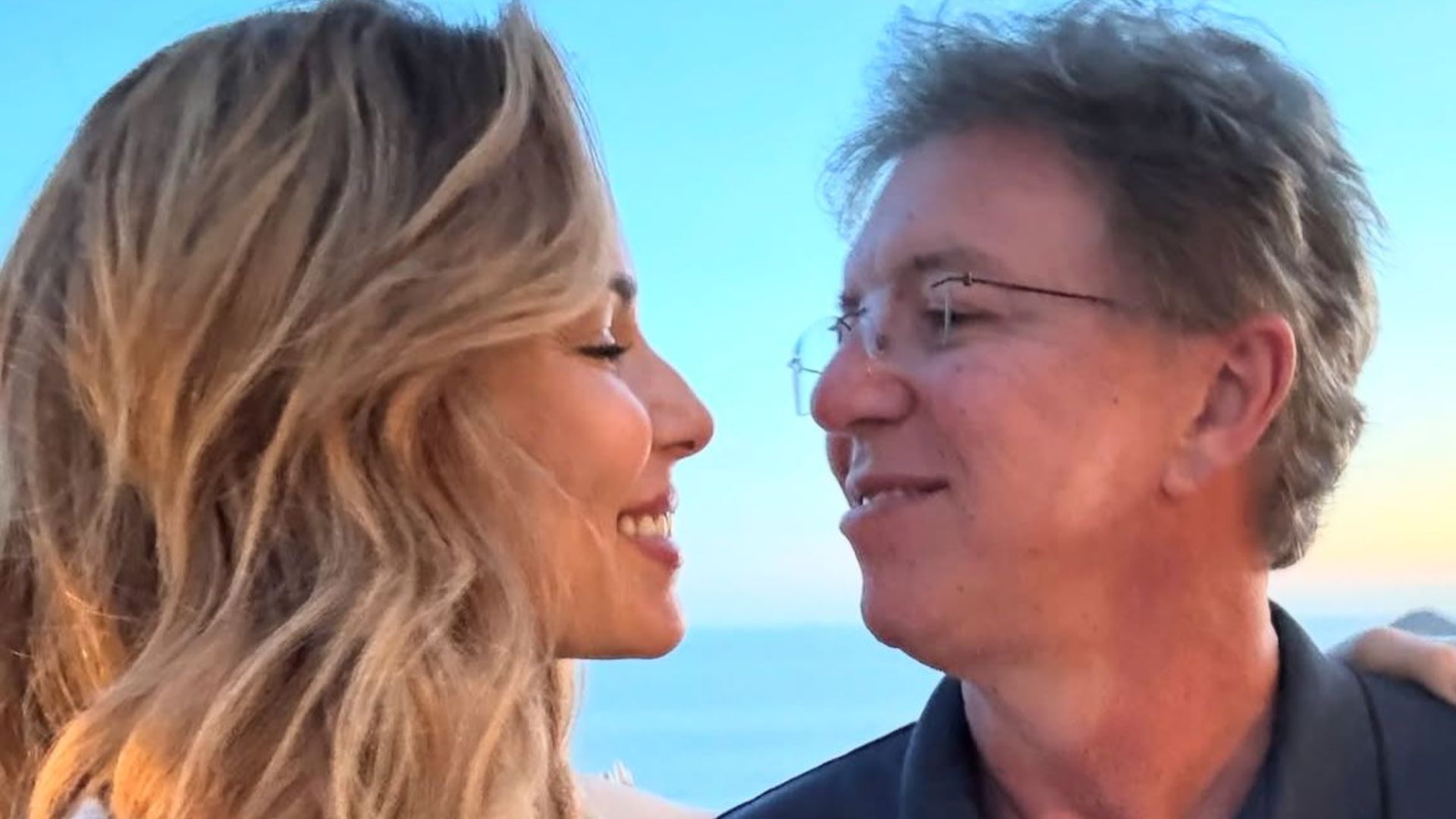 Ana Furtado se declara em novos cliques com Boninho: “Como é bom”