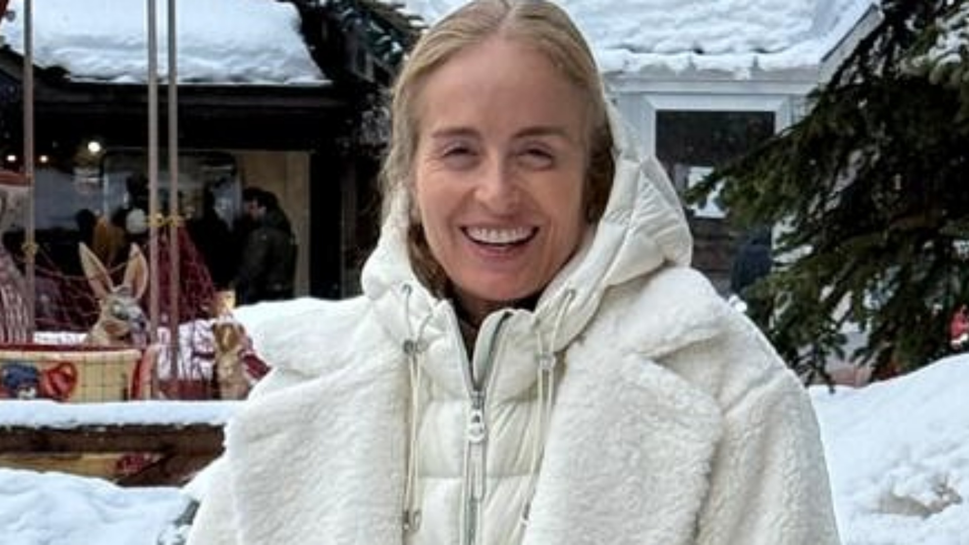 Angélica curte as férias na neve após machucar o pé: ‘Dando jeito de esquiar’