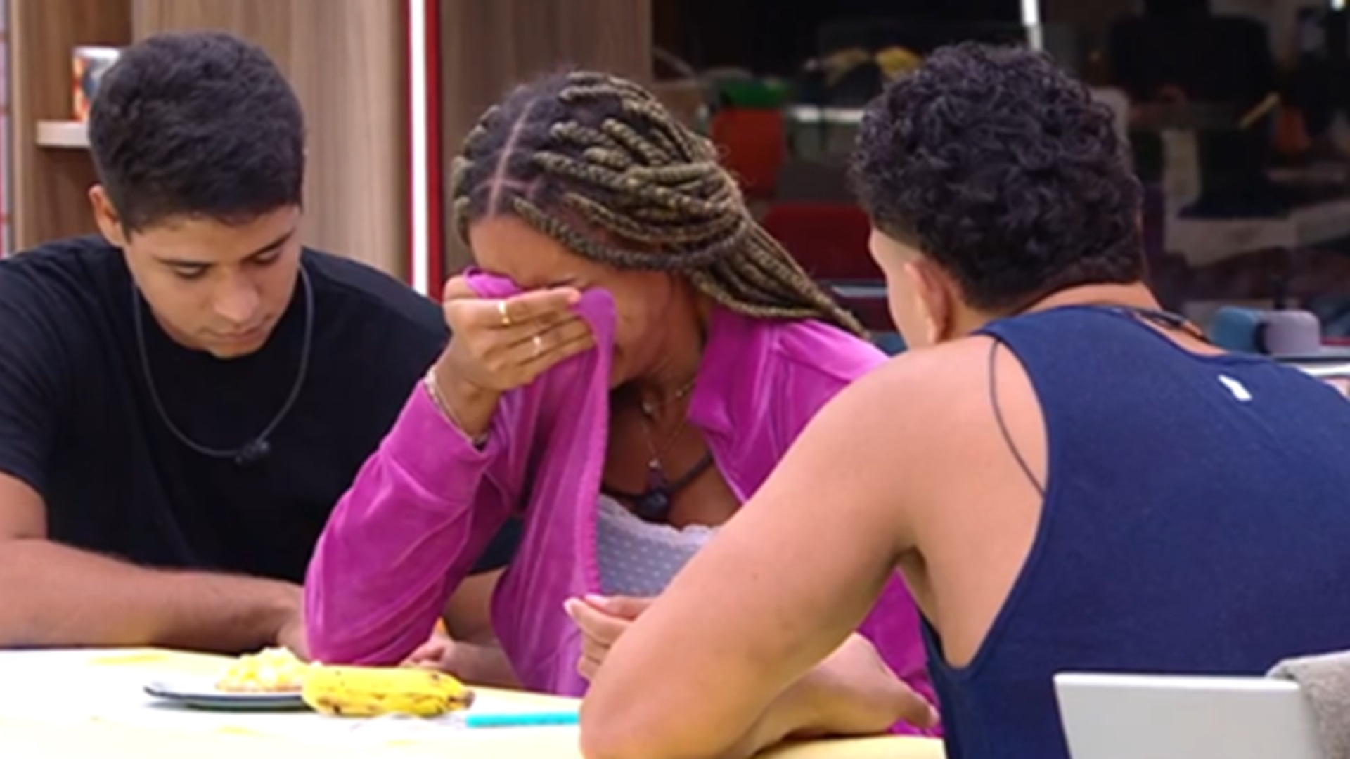 BBB 25: Aline tem crise de choro na cozinha; saiba o motivo