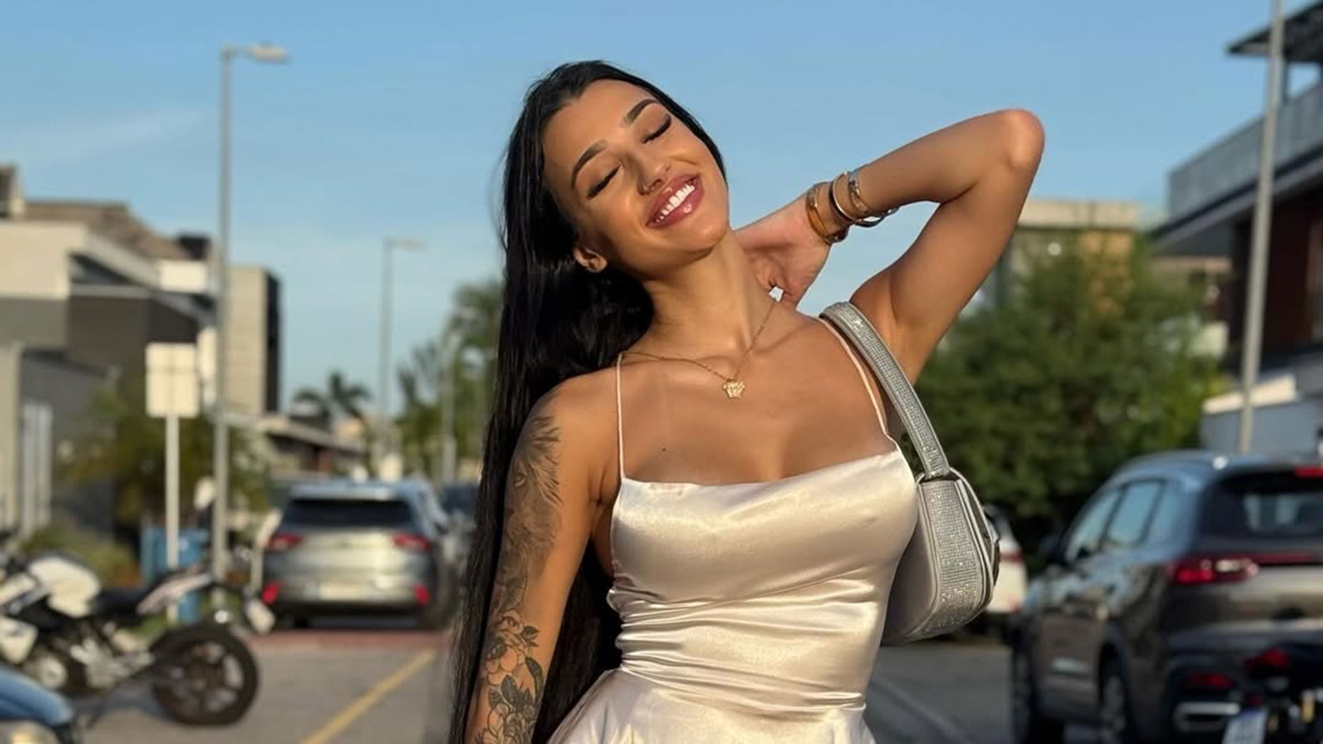 Bia Miranda exibe barriguinha da segunda gravidez