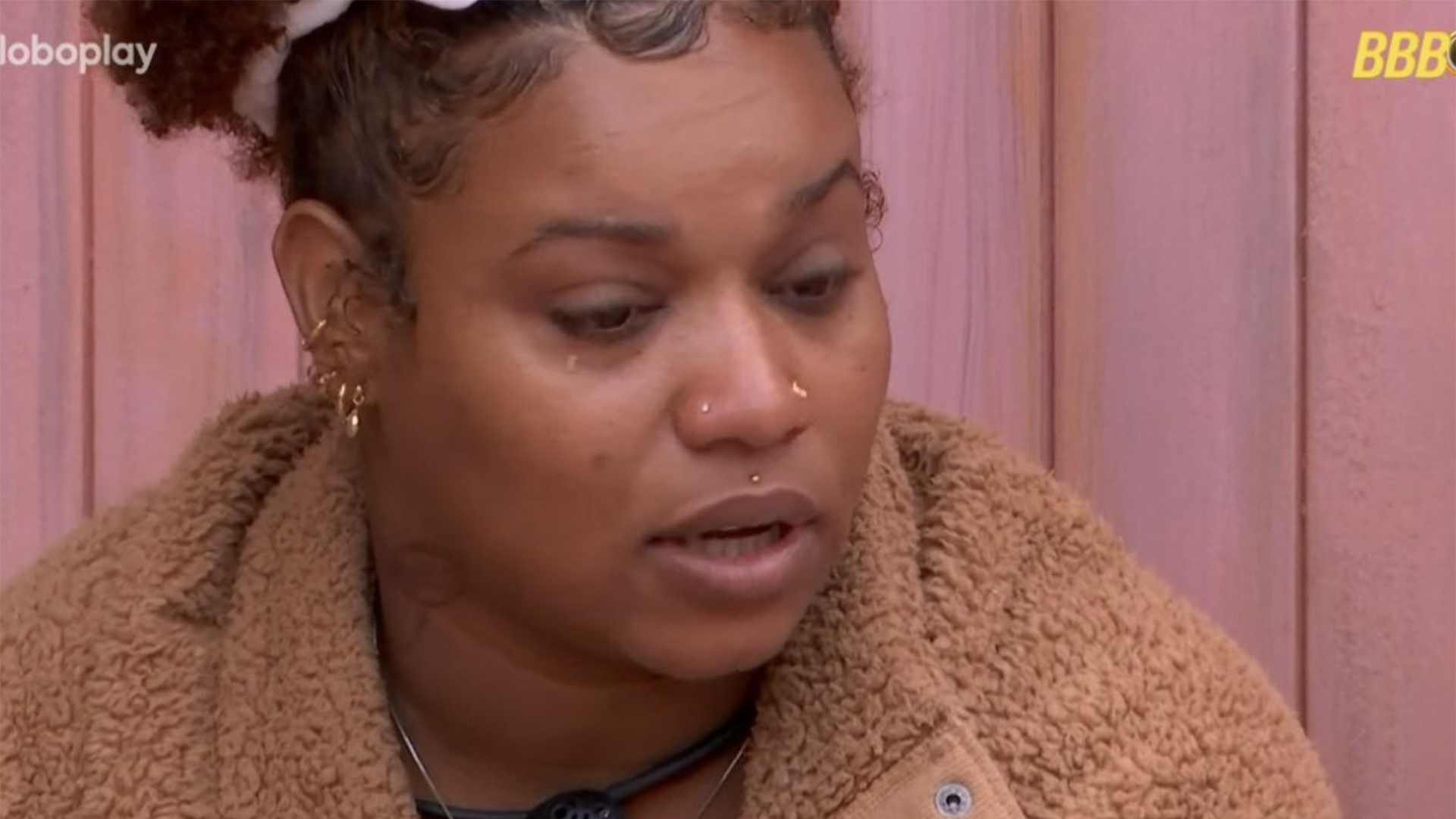 BBB 25: Camilla chora ao revelar mágoa: ‘Avaliando as ações’