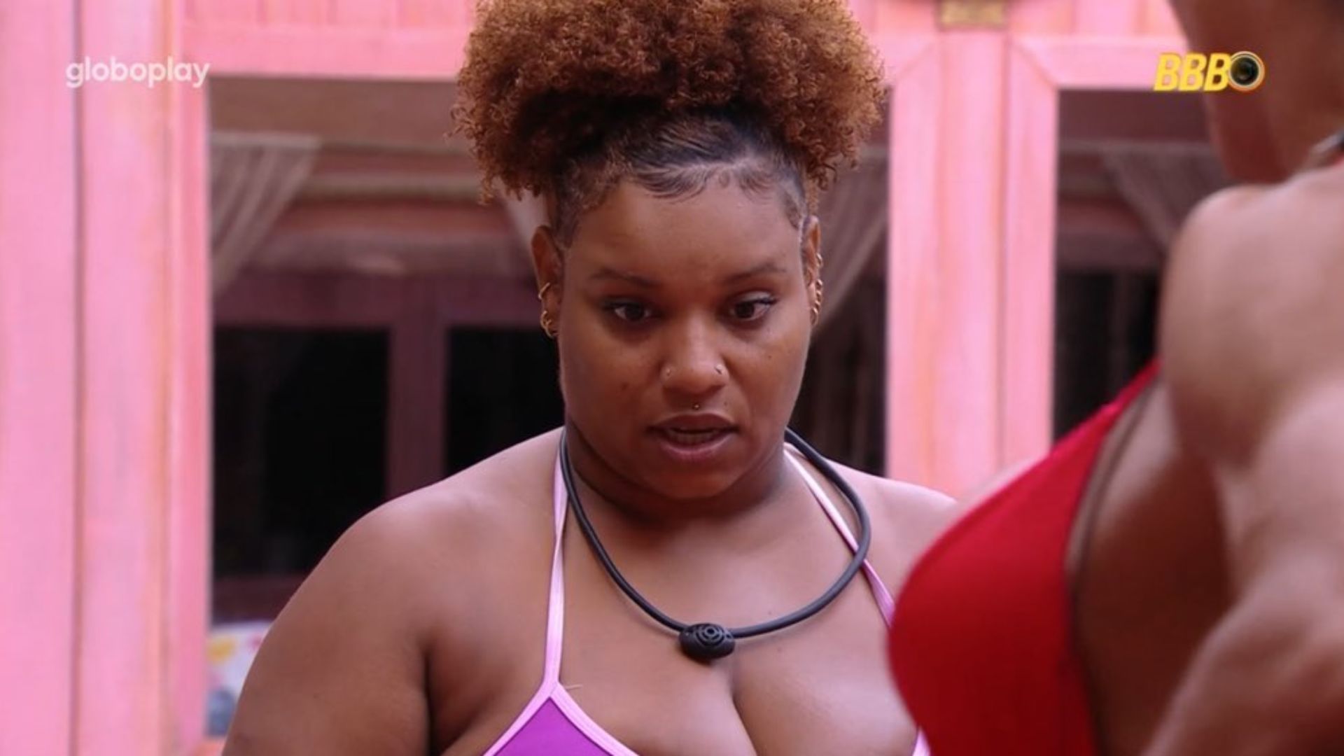 BBB 25: Após discussão com Vitória Strada, Camilla garante que não quer proximidade com a sister