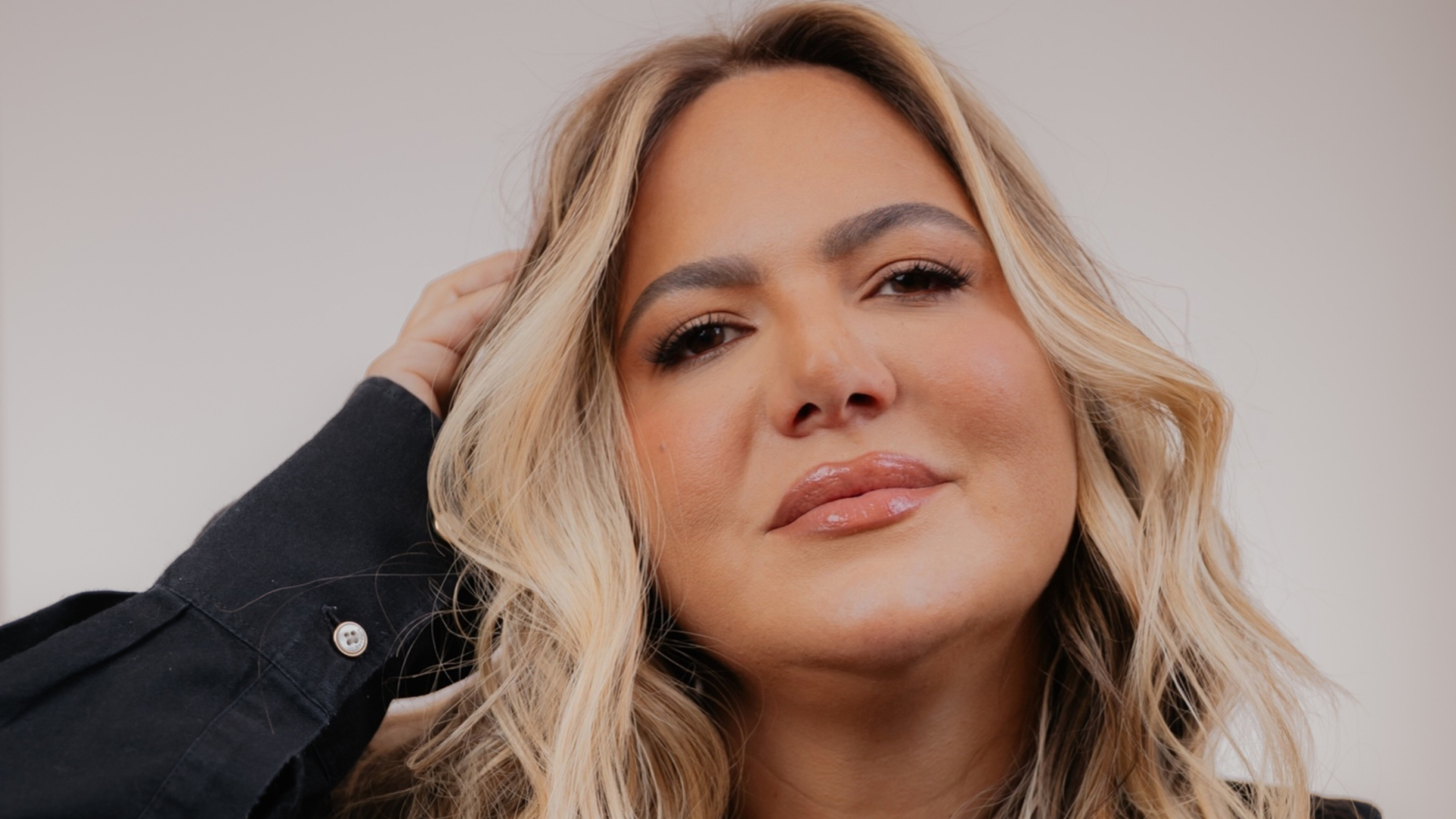 Rainha do camarote, Carol Sampaio renova visual para o carnaval: ‘Reencontro comigo mesma’