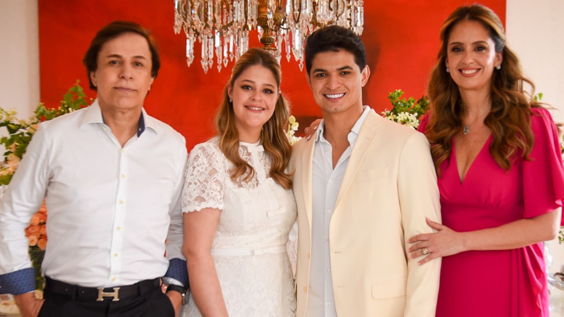 Filha de Tom Cavalcante, Maria Cavalcante se casa no civil com cantor sertanejo