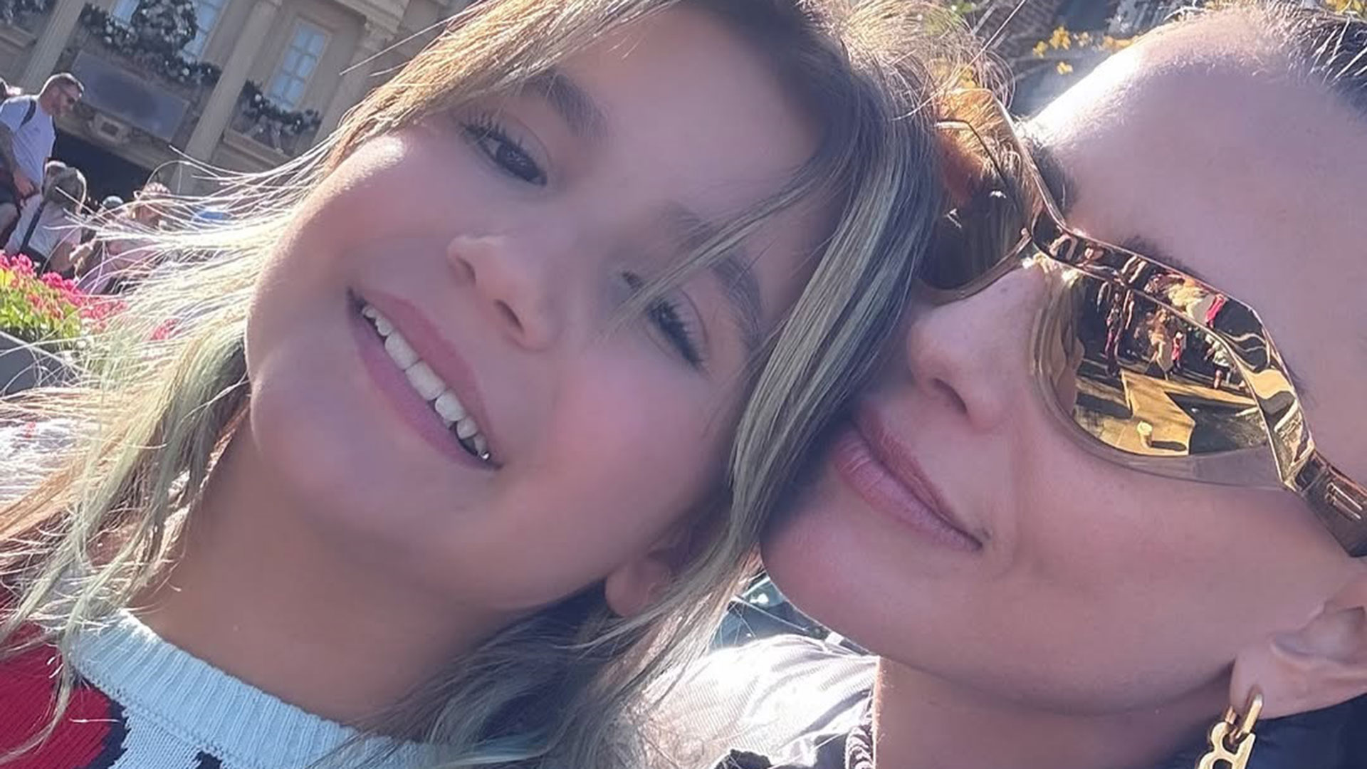 Deborah Secco posa com a filha Maria Flor: ‘Amor’