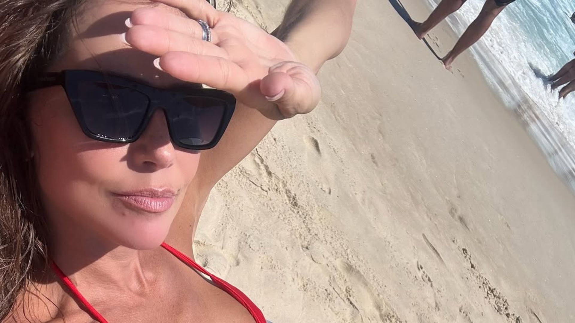 Deborah Secco arrasa ao relembrar vídeo de biquíni: ‘Perfeição’