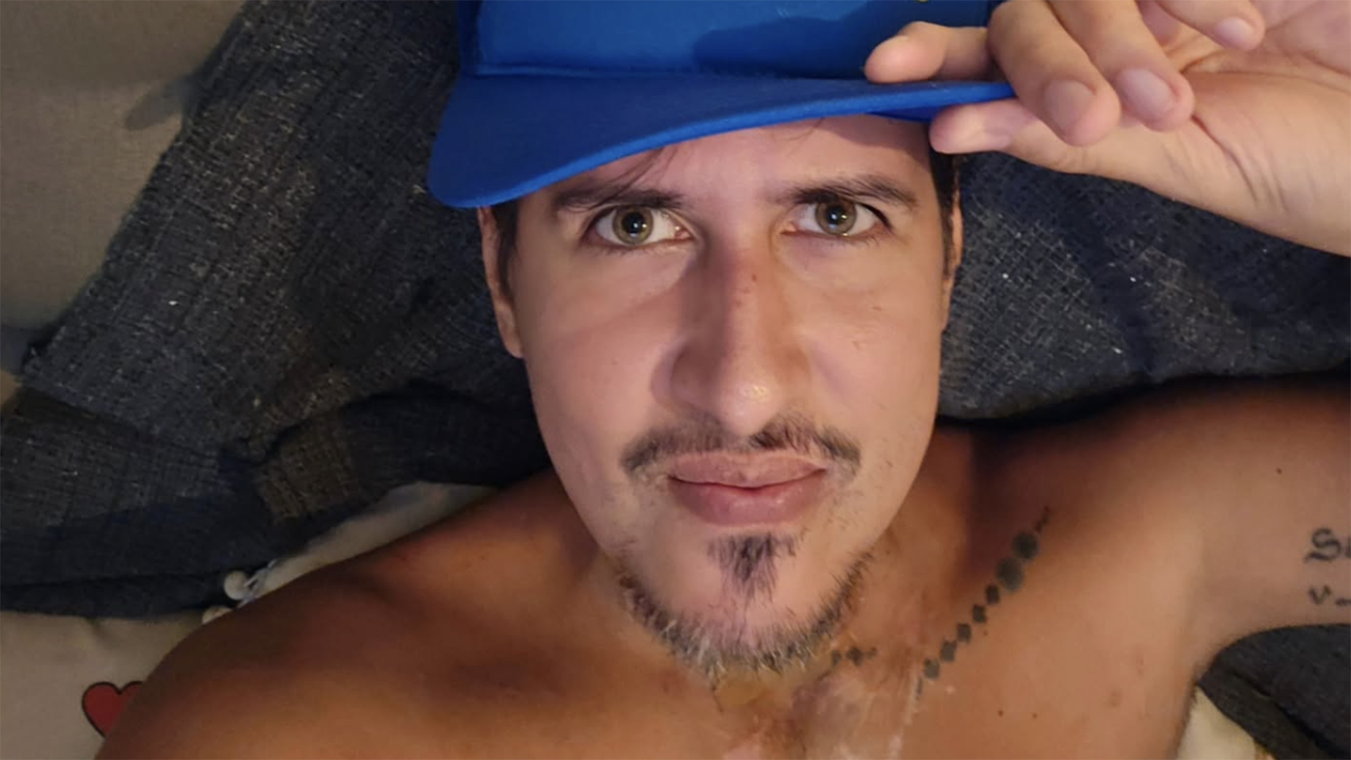DJ sofre amputações após infecção grave no hospital. Saiba quem é