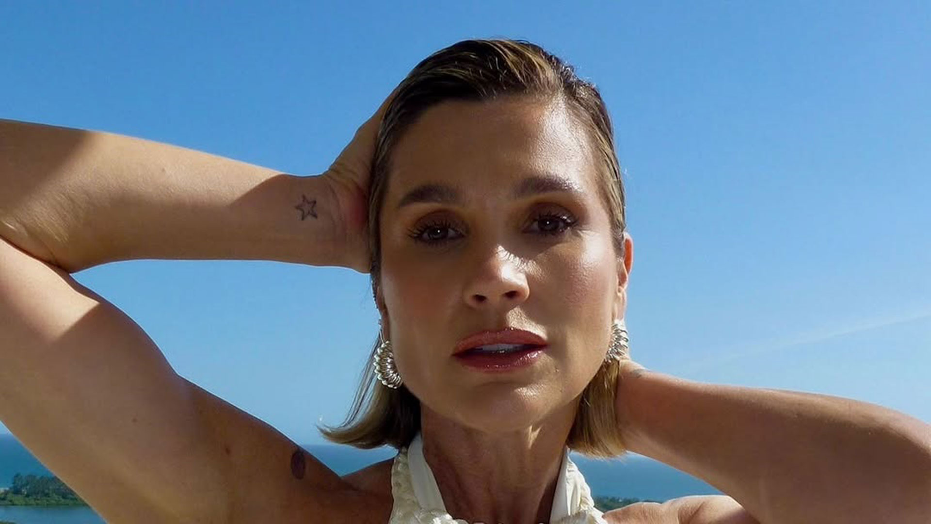 Flávia Alessandra mostra treino intenso pré Carnaval