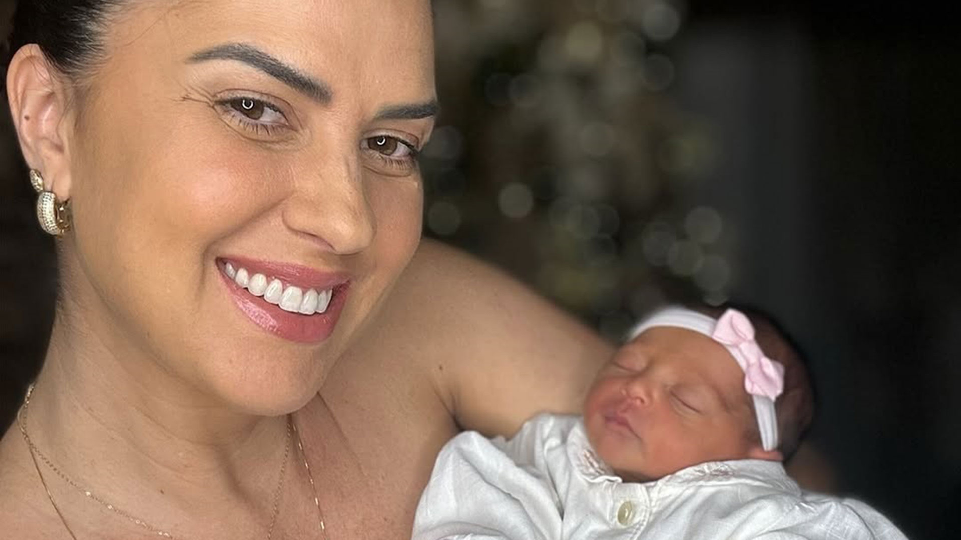 Graciele Lacerda mostra filha fantasiada de princesa para segundo mesversário
