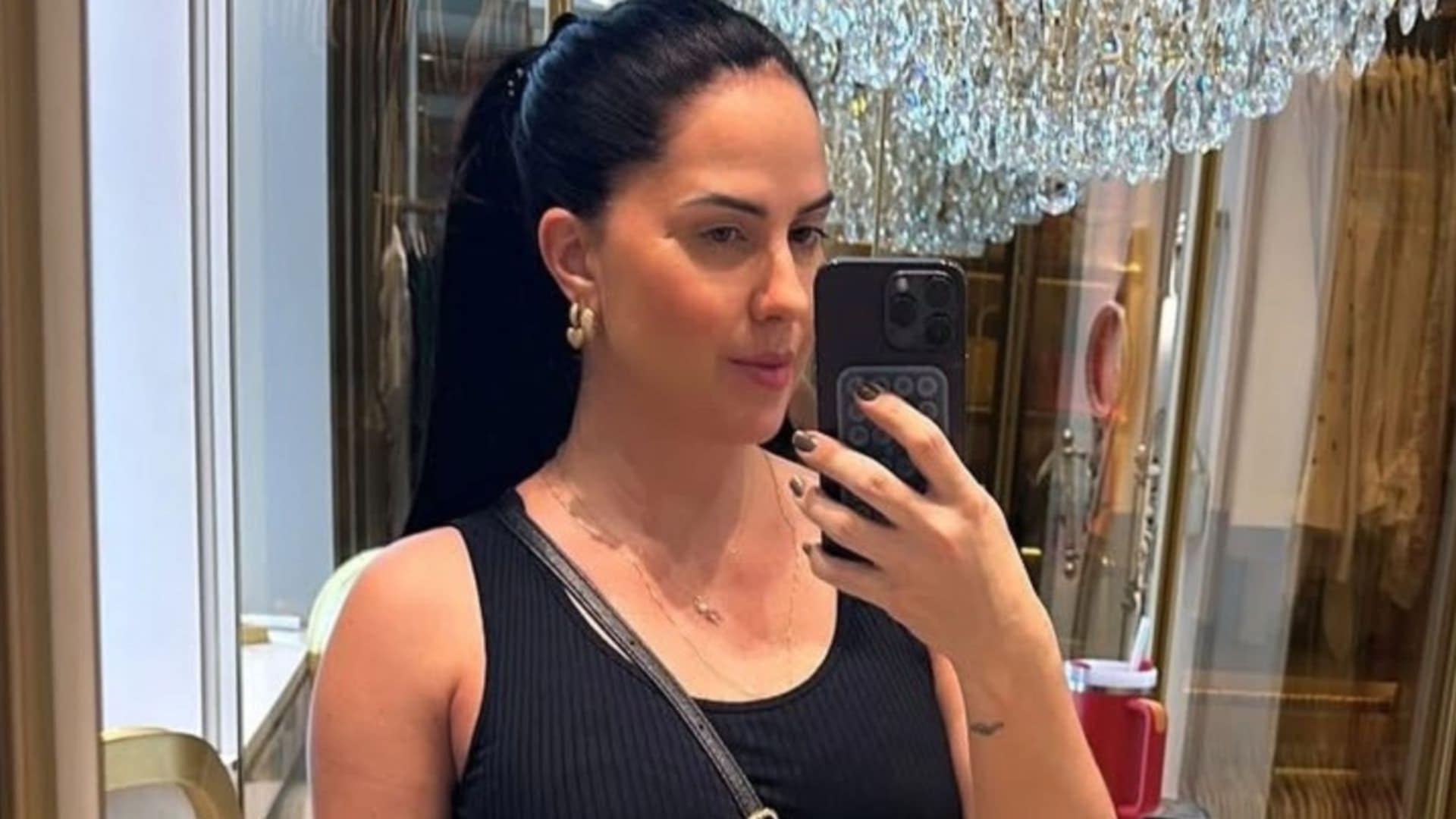 Graciele Lacerda impressiona ao mostrar seu físico um mês após o parto