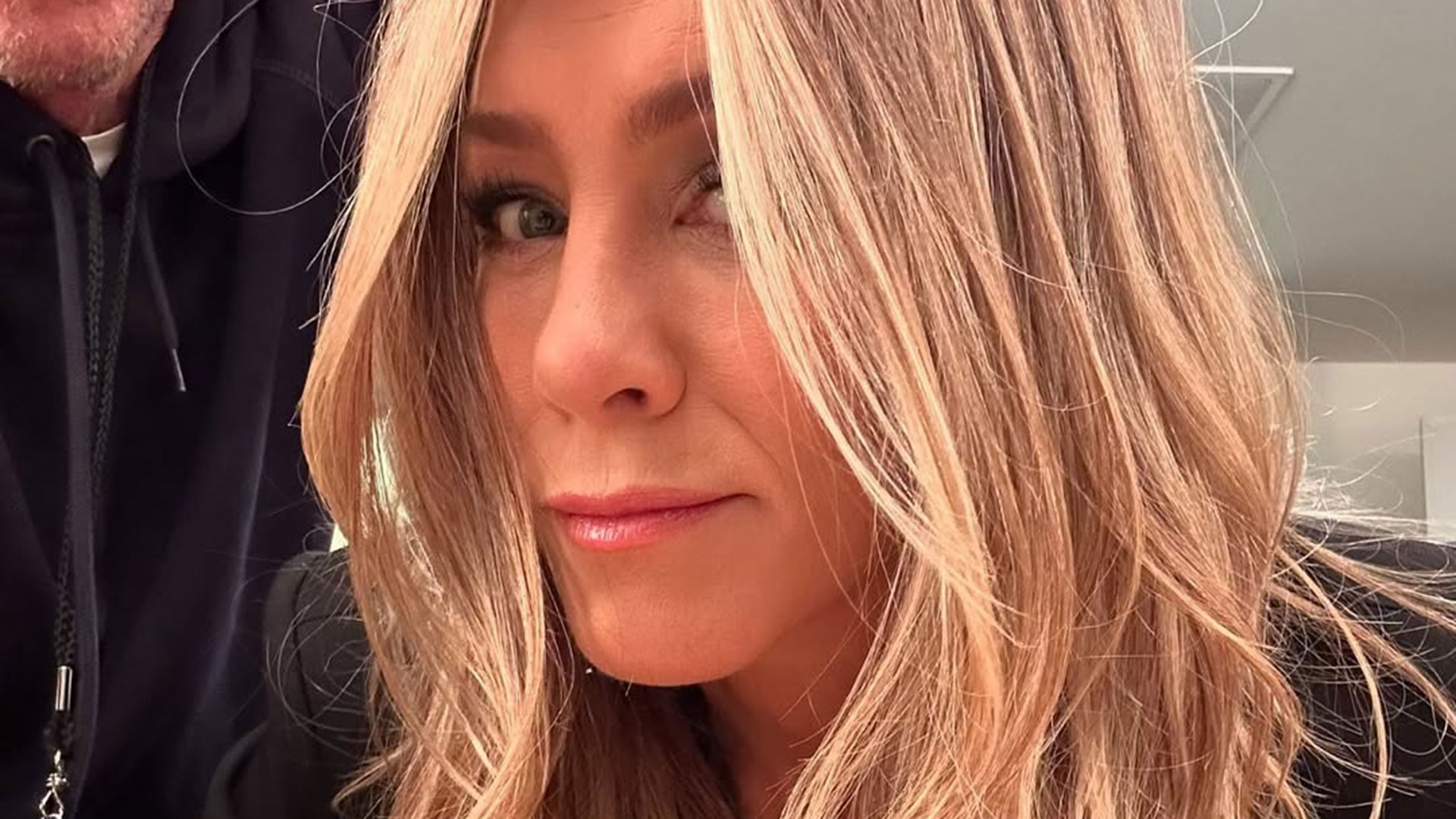Jennifer Aniston resgata foto rara da infância: ‘Muito grata e muito amada’