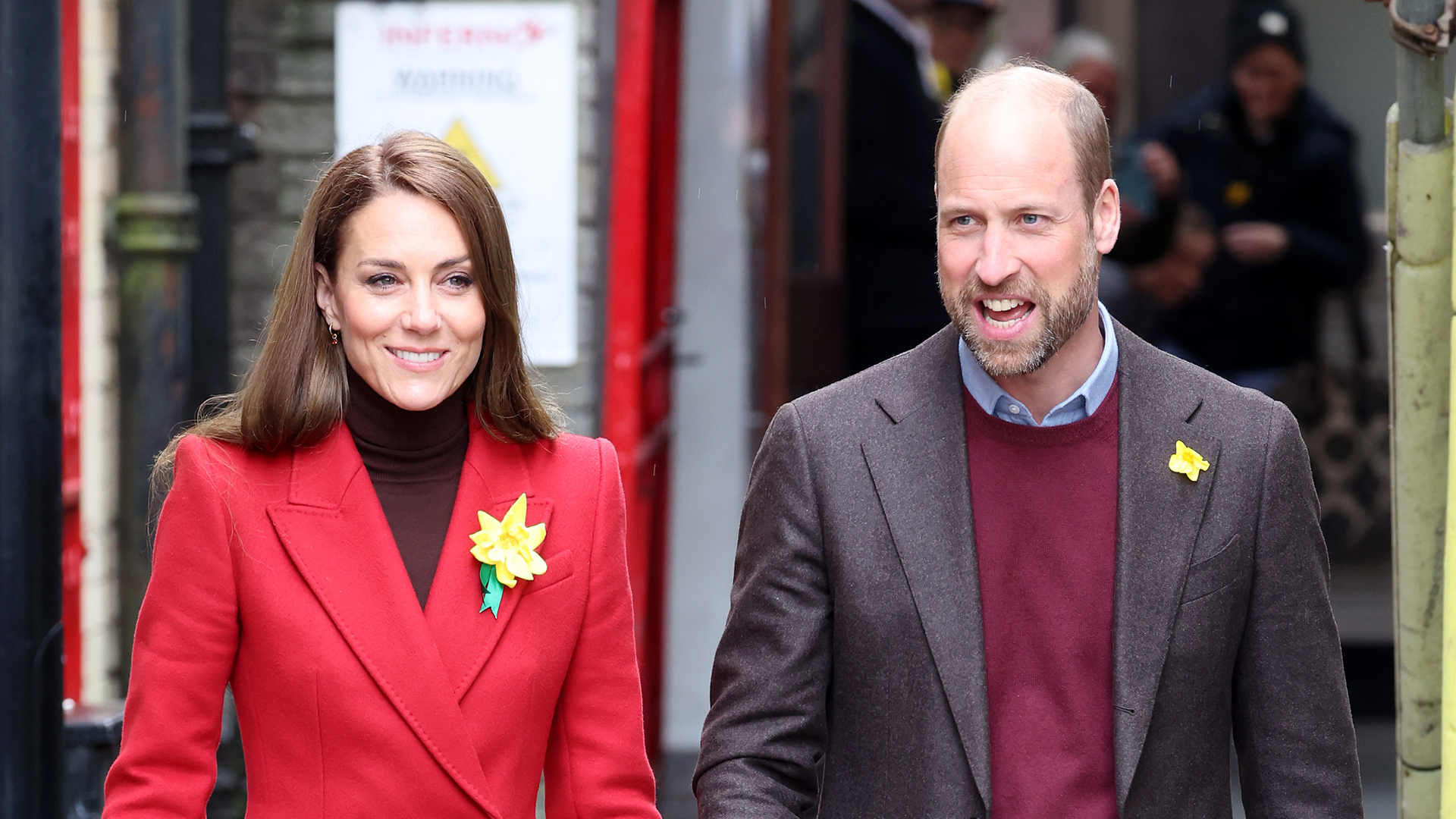 Kate Middleton e príncipe William reaparecem juntos em eventos da realeza