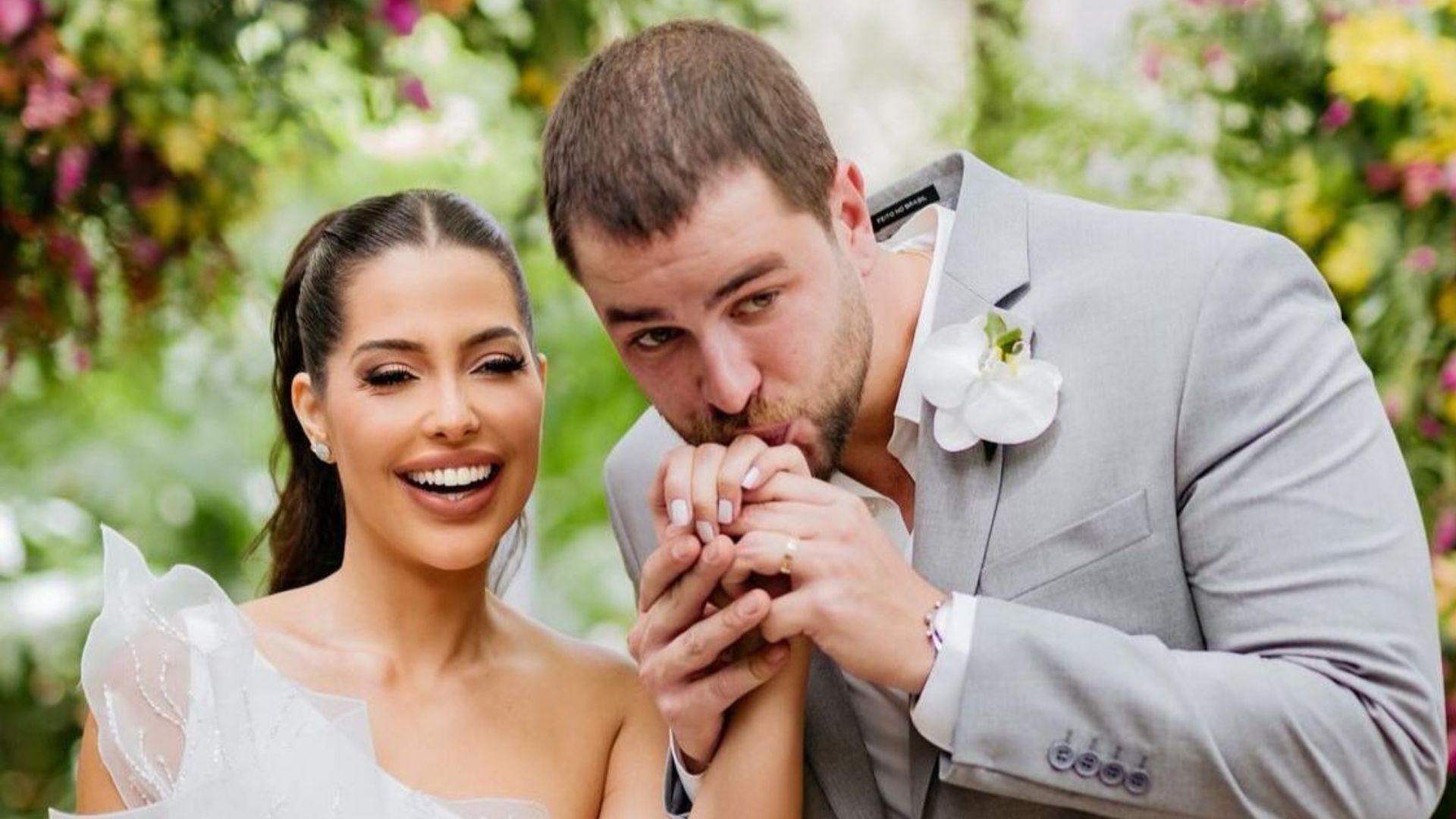 Laís Caldas e Gustavo Marsengo celebram mudança de planos para casamento no civil: “Ainda bem”