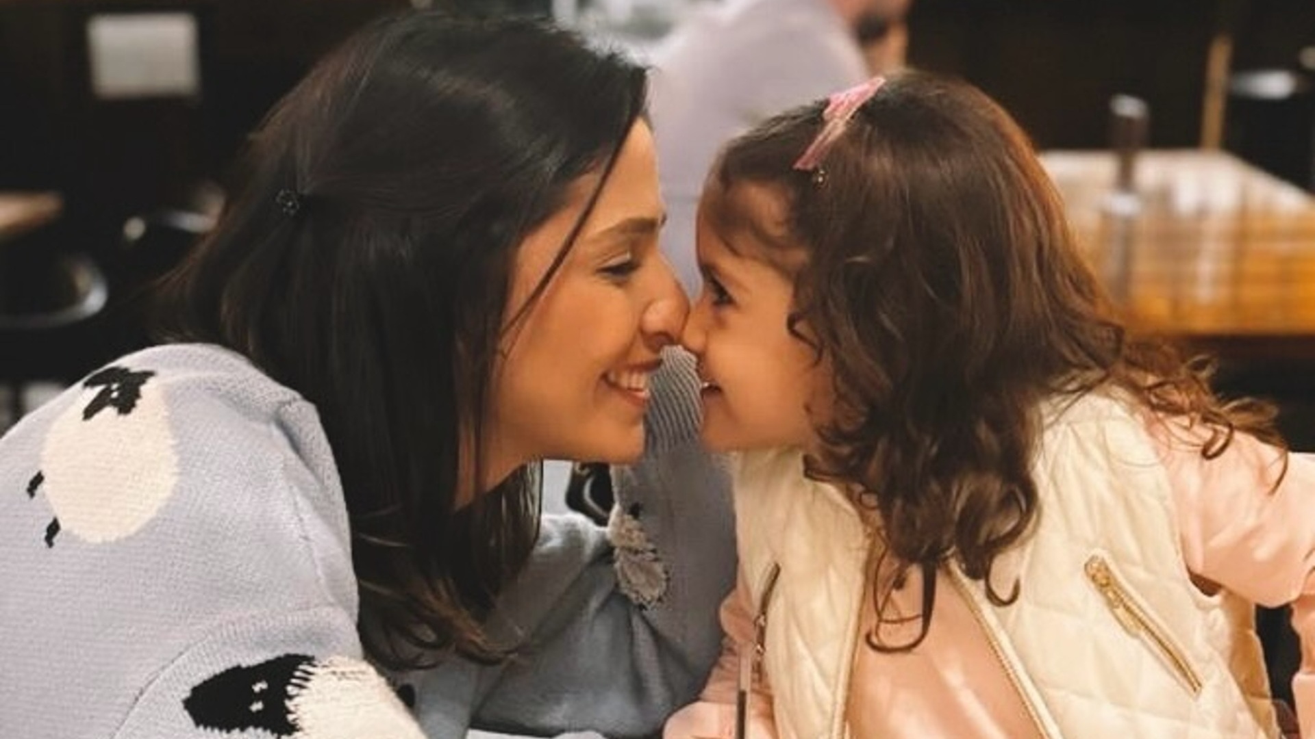 Mãe de Isabella Nardoni posta fotos raras com a filha, Maria Fernanda; veja