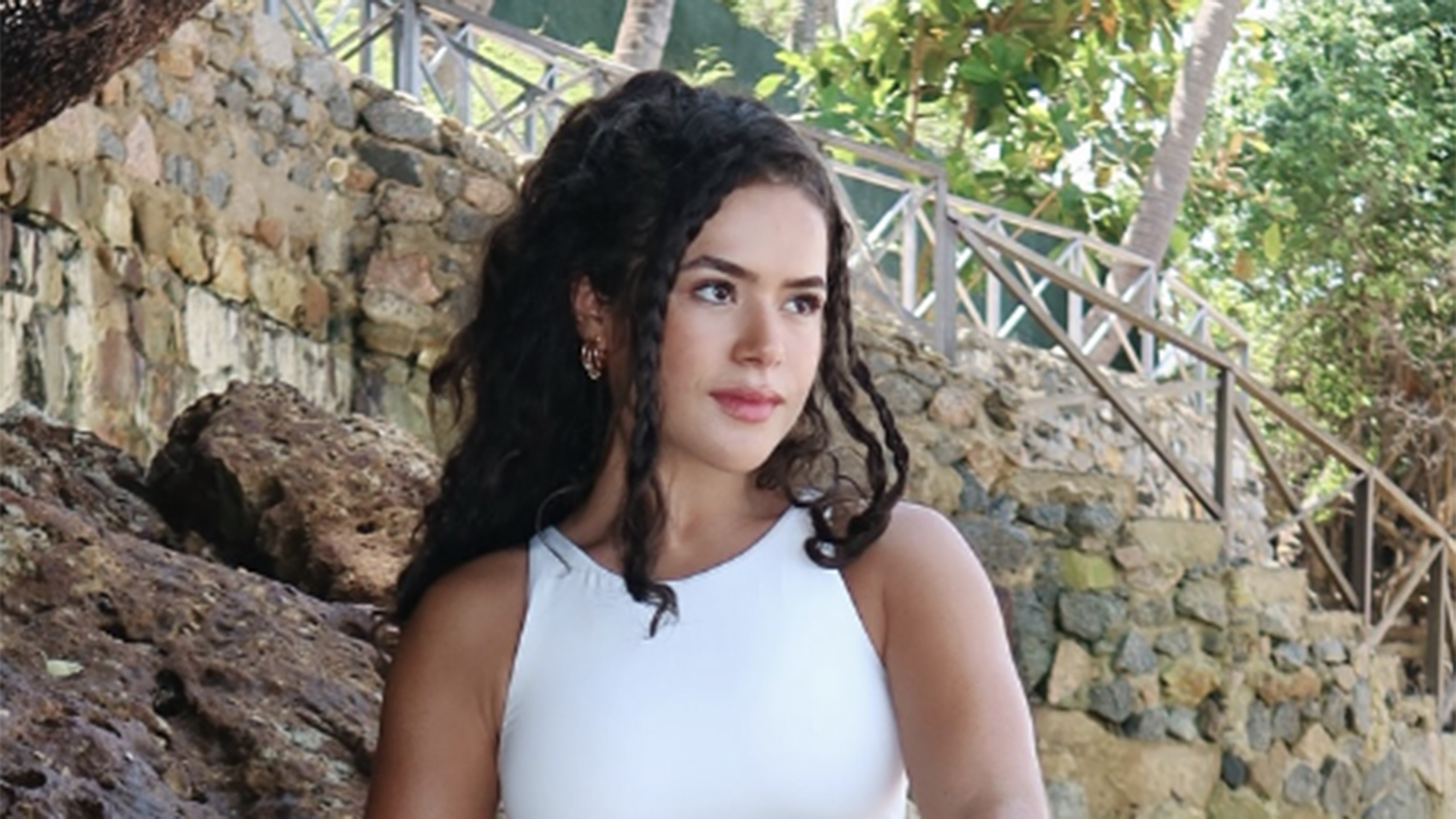 Maisa arrasa em foto com maiô engana-mamãe no Ceará