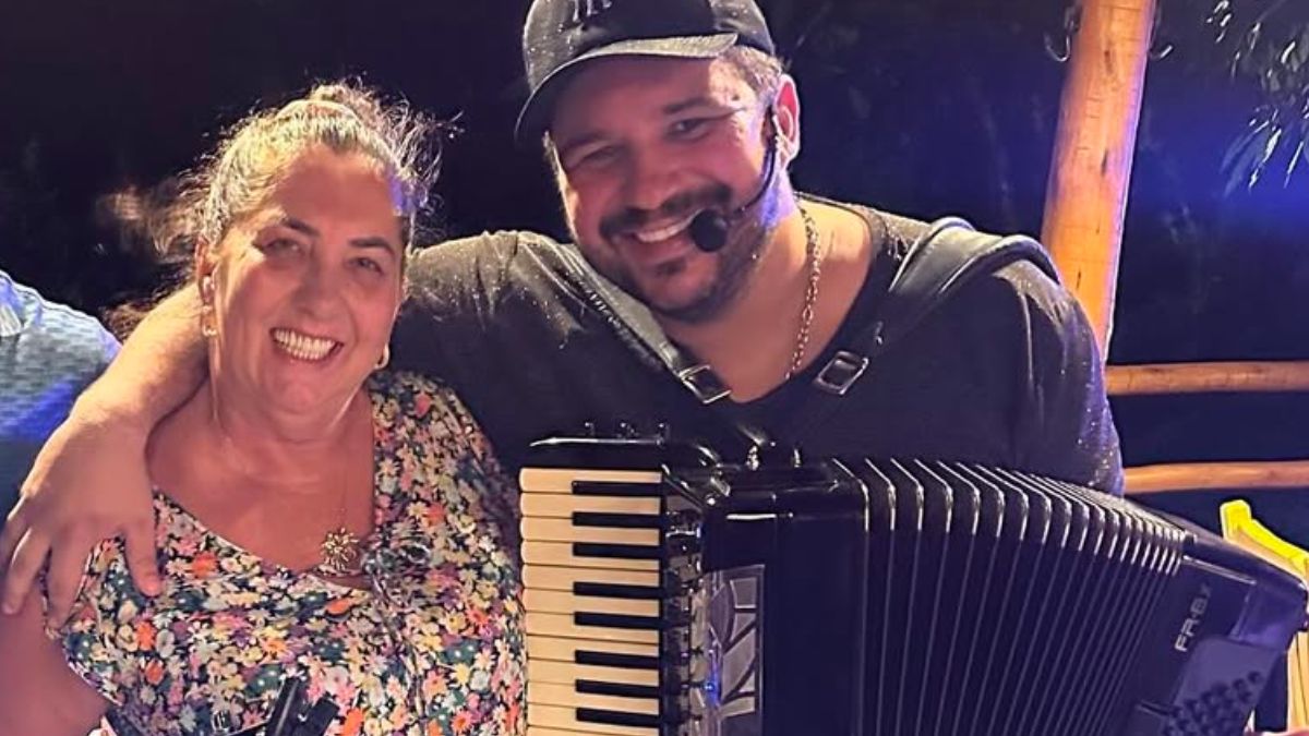 Namoro de Margareth Serrão chama atenção da web e especialista faz alerta
