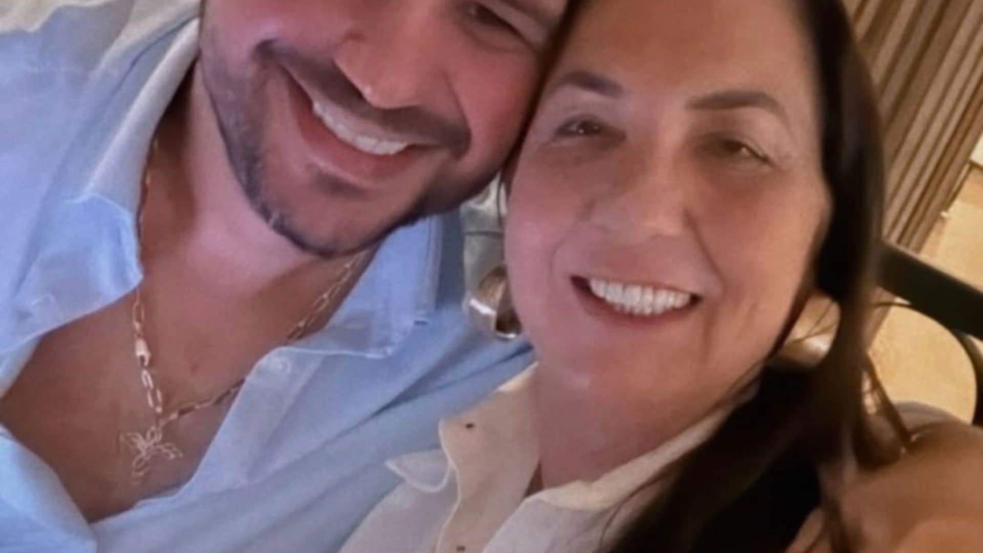 Mãe de Virginia assume namoro e posta foto com seu eleito: ‘Gato’