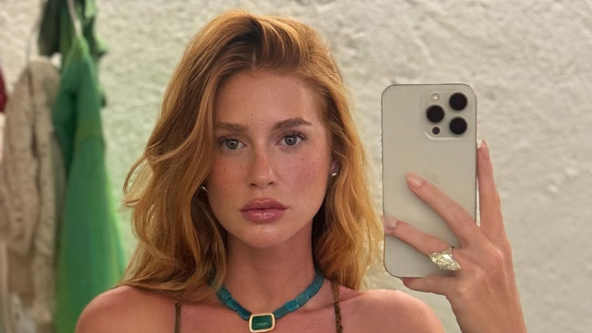 Marina Ruy Barbosa resgata gato que estava perdido