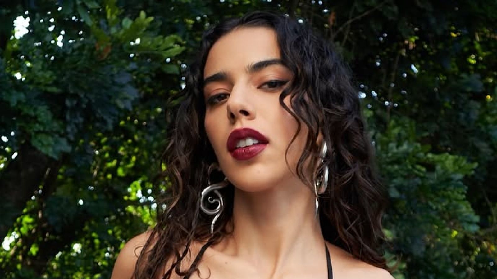 Especialista explica pigmentação da gengiva de Marina Sena e avalia sorriso da cantora
