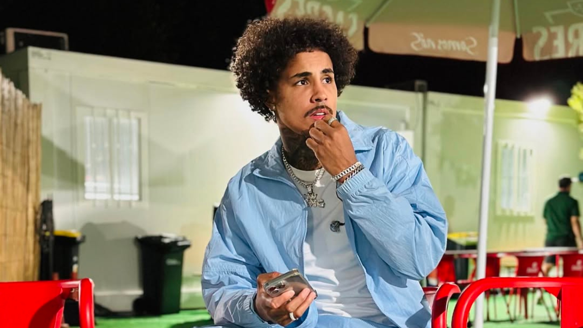 MC Livinho faz evento desembolsar R$ 150 mil com exigência após sucesso em site adulto