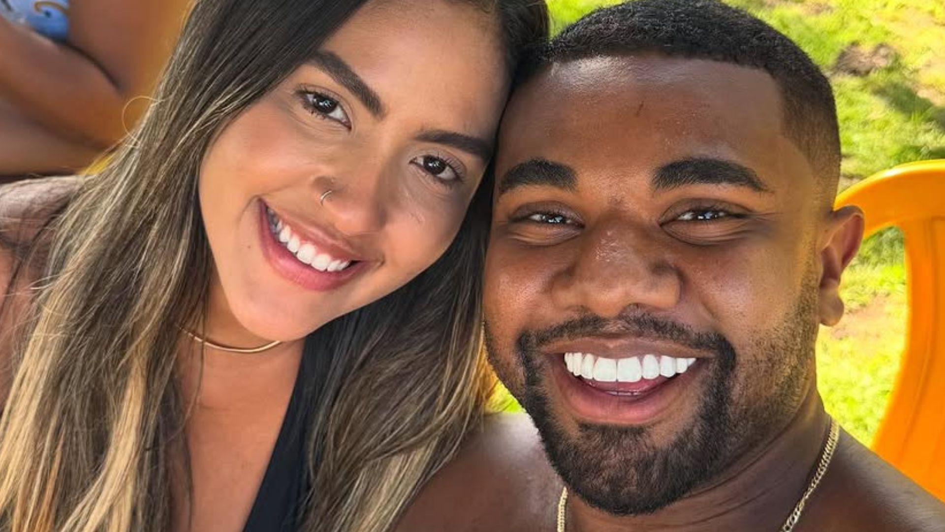 Ex-BBB Davi Brito comemora 1 mês de união com a namorada: ‘Feliz novamente’