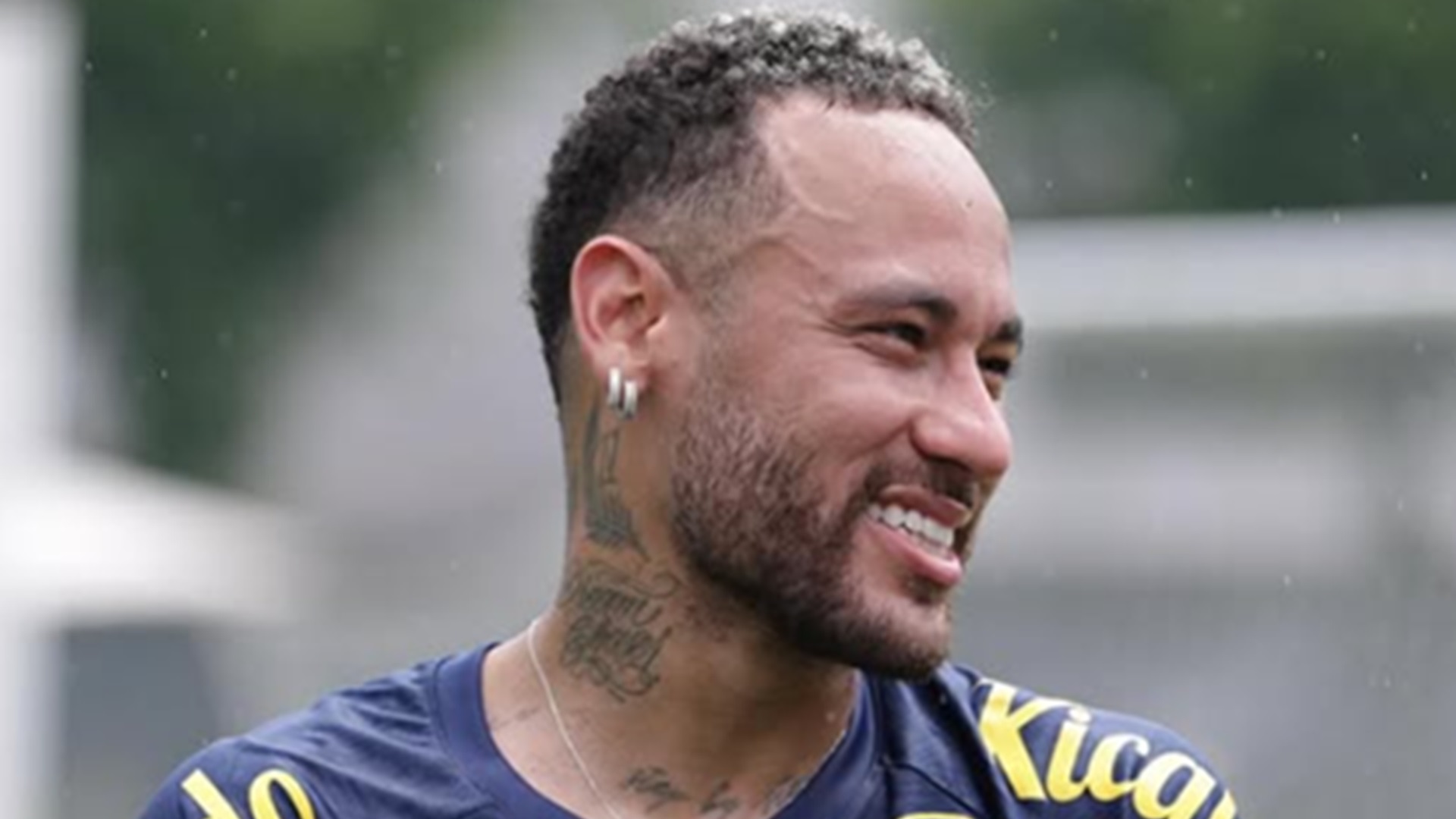 Filha de Neymar e Bruna Biancardi rouba a cena em nova foto com o pai: ‘Grude’