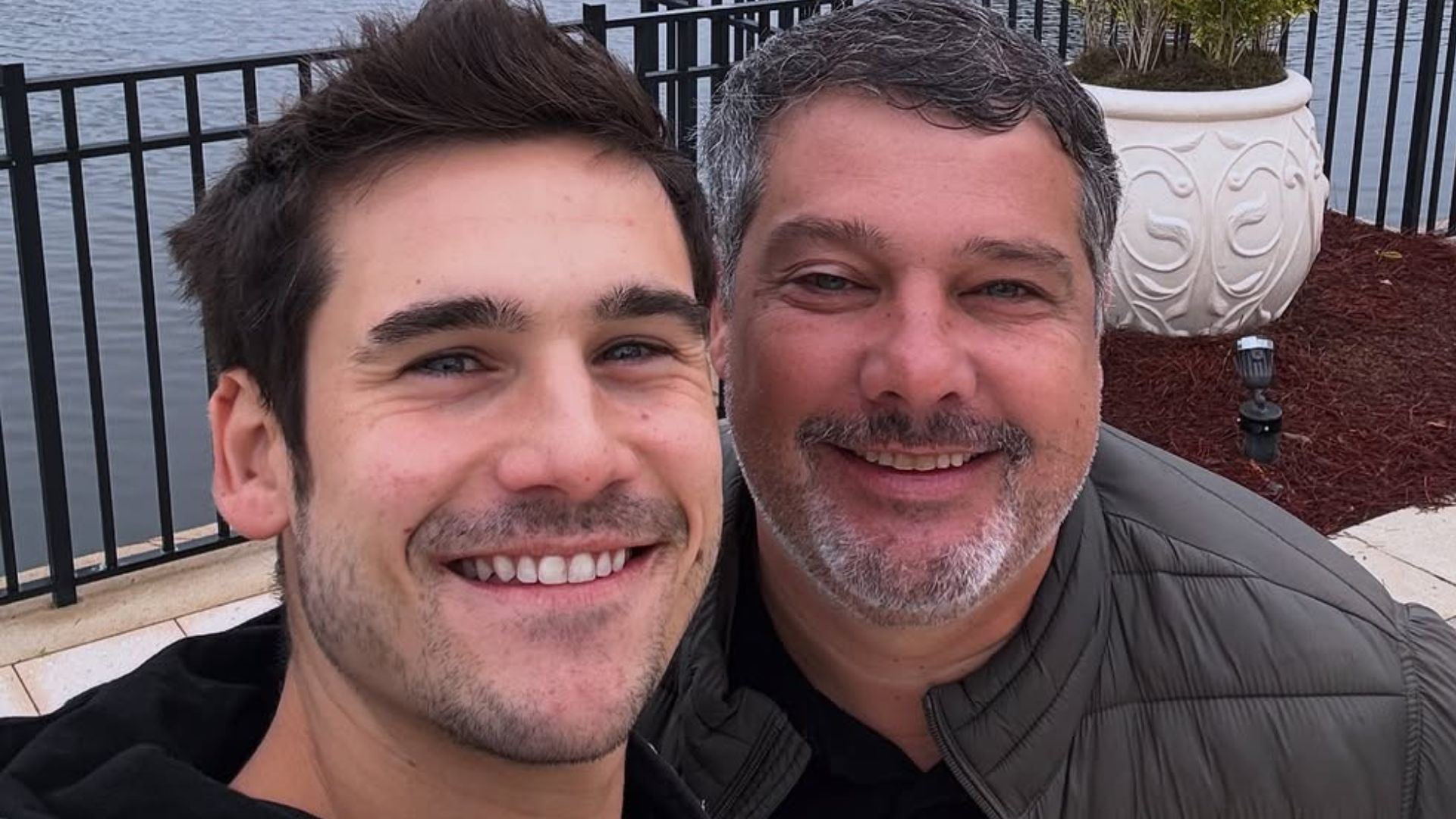 Nicolas Prattes celebra recuperação do pai após internação: ‘Agradecer a vida’