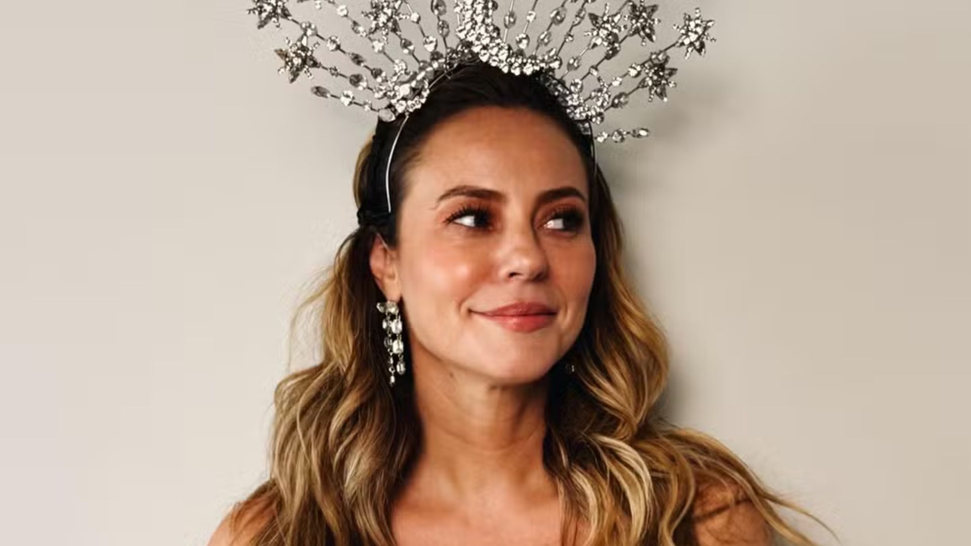Paolla Oliveira mostra cômodo da casa dedicado as suas fantasias de Carnaval