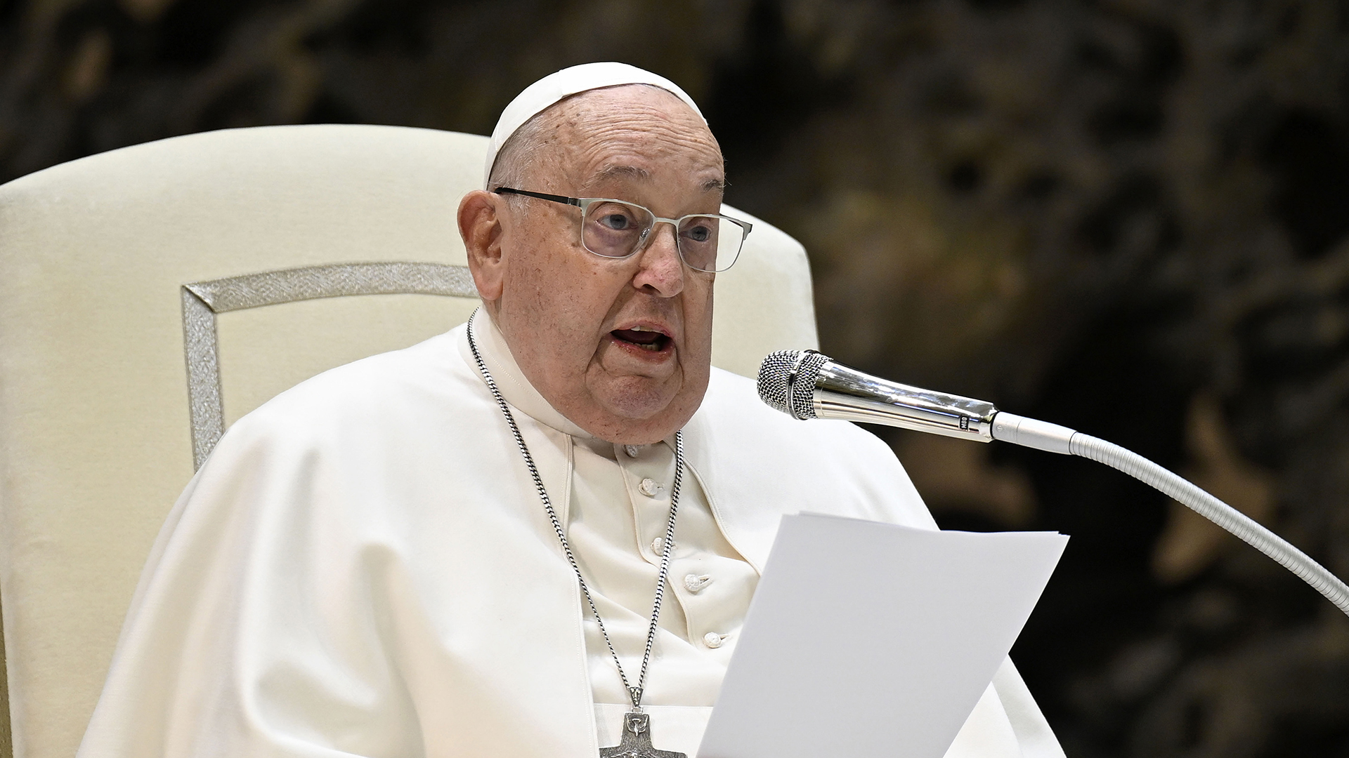 Papa Francisco: Personalidade sem protocolos e declarações sobre polêmicas
