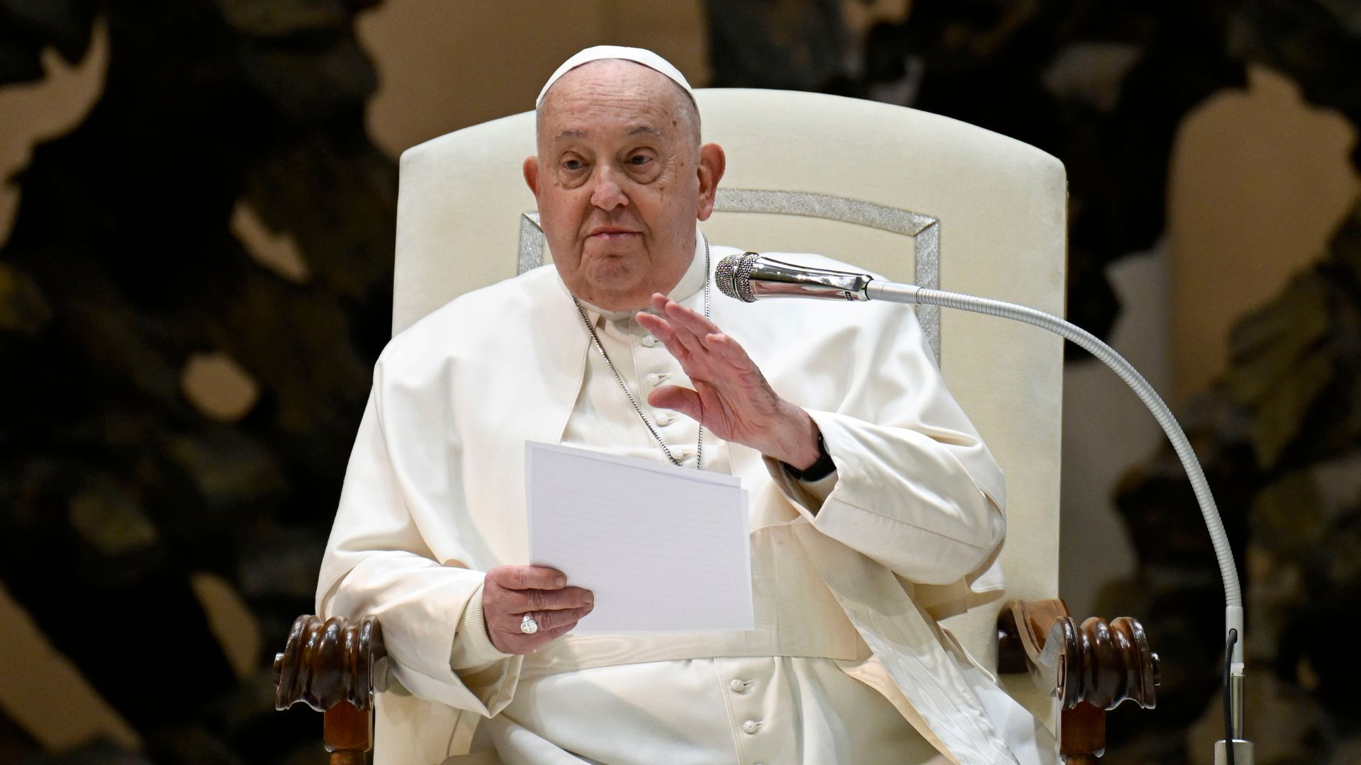 Papa Francisco apresenta leve melhora, informa o Vaticano