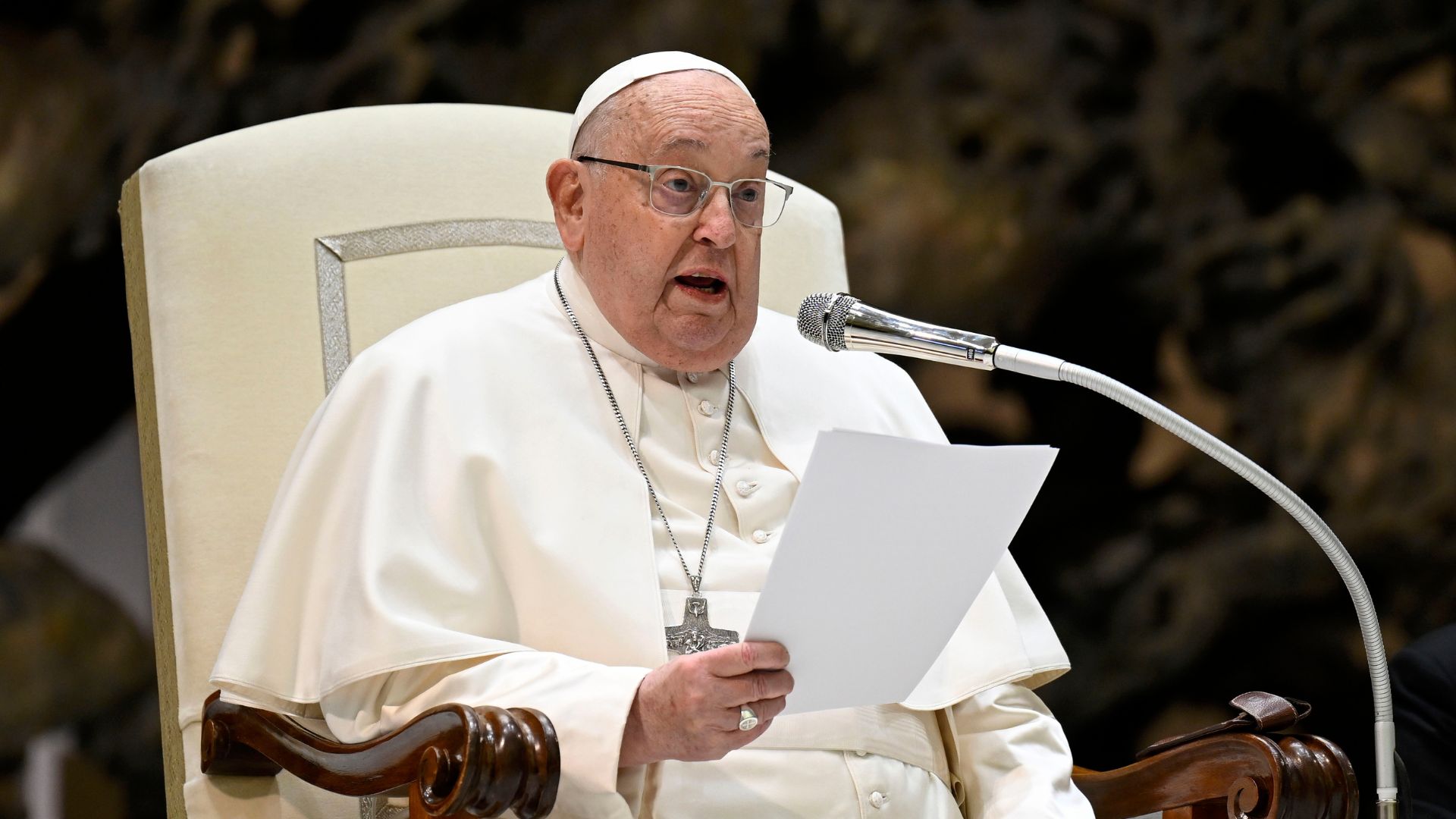 Qual a gravidade da infecção polimicrobiana para o Papa Francisco?