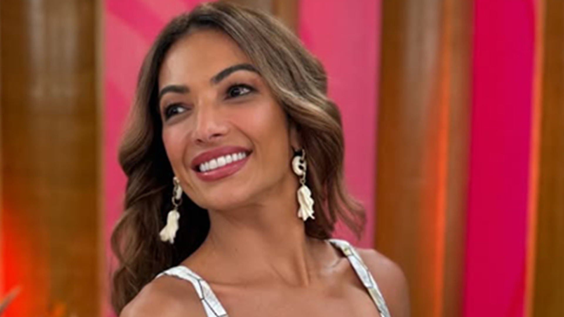 Patrícia Poeta revela que sofreu lesão em ensaio para o Carnaval: ‘Deu mal jeito’