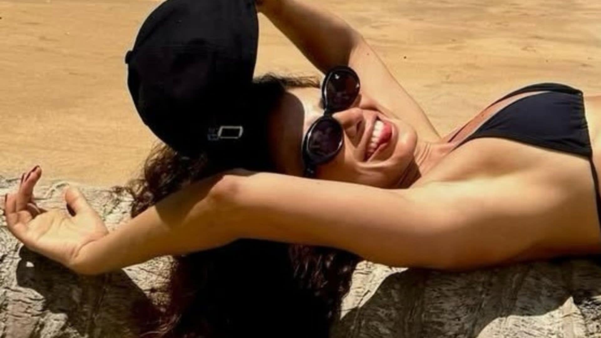 Paula Fernandes impressiona ao exibir físico atual na praia: ‘Muita beleza’