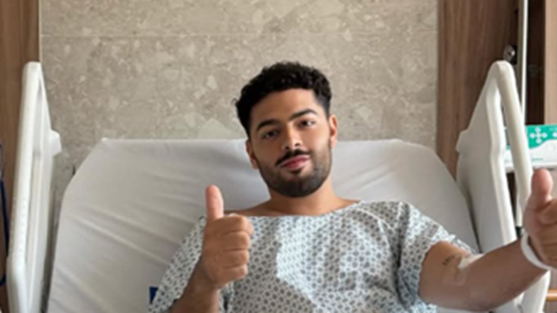 Pedro Sampaio compartilha fotos no hospital após passar por cirurgia