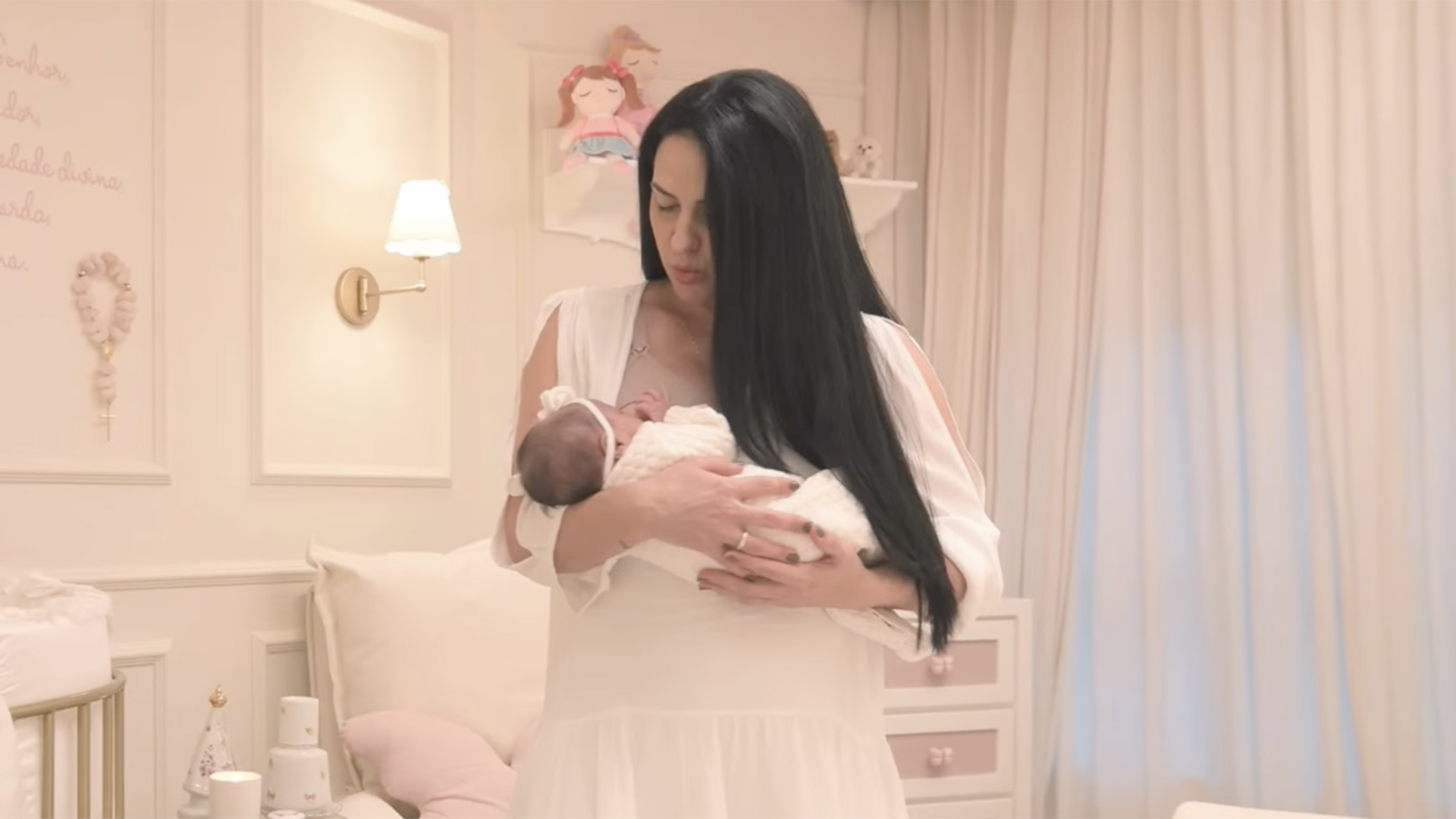 Conheça o quarto de Clara, filha de Graciele Lacerda e Zezé Di Camargo