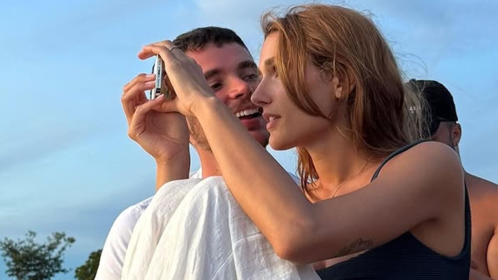 Sasha Meneghel posa em clima de romance com o marido na Fazenda Talismã