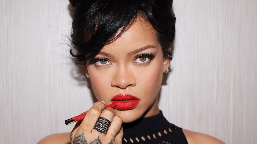 Rihanna chega aos 37 anos com fortuna avaliada em mais de R$ 8 bilhões
